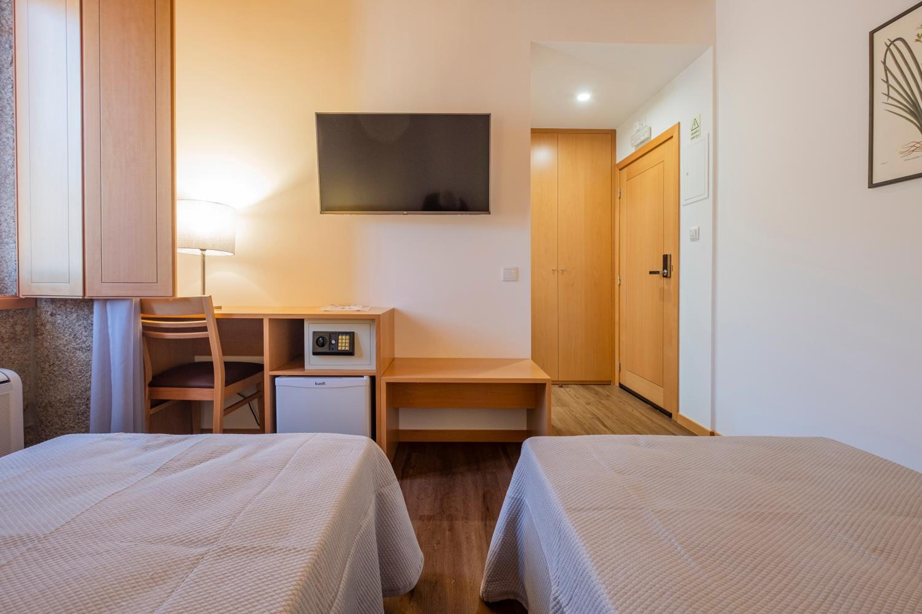 Double or Twin Room with Mountain View photo 2