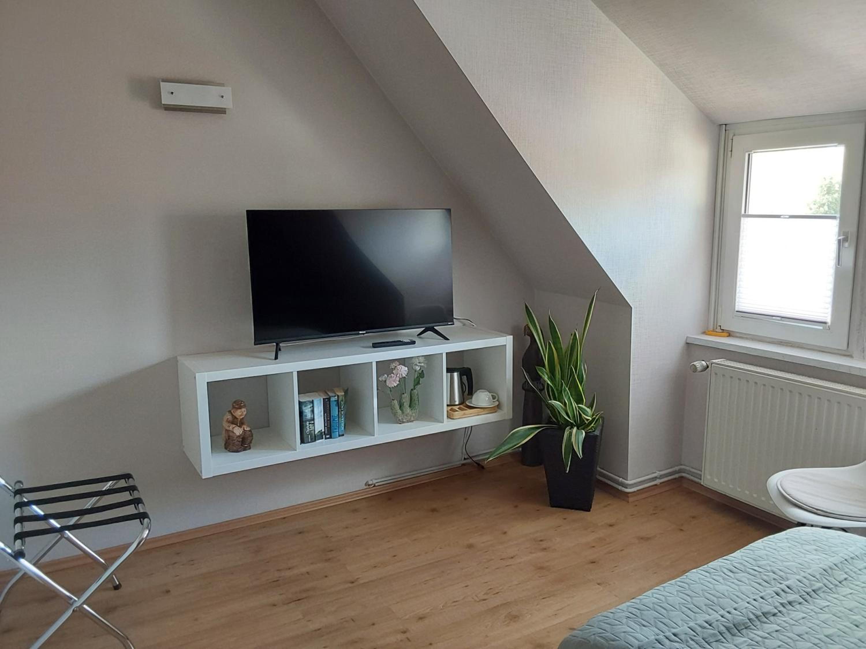 Three-Bedroom House photo 3