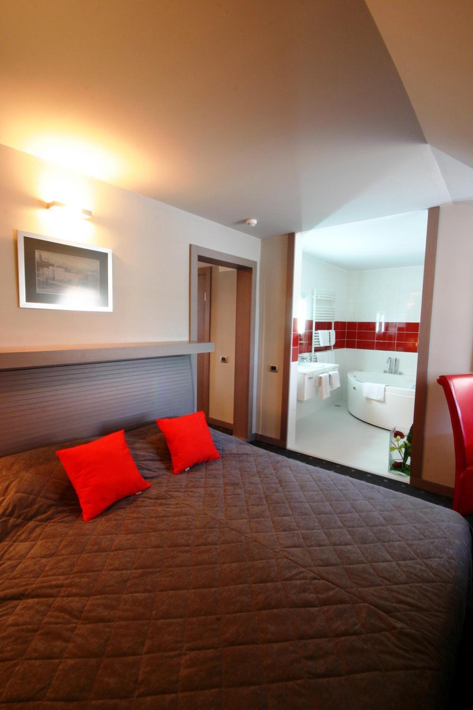 Suite with River View - Photo 1