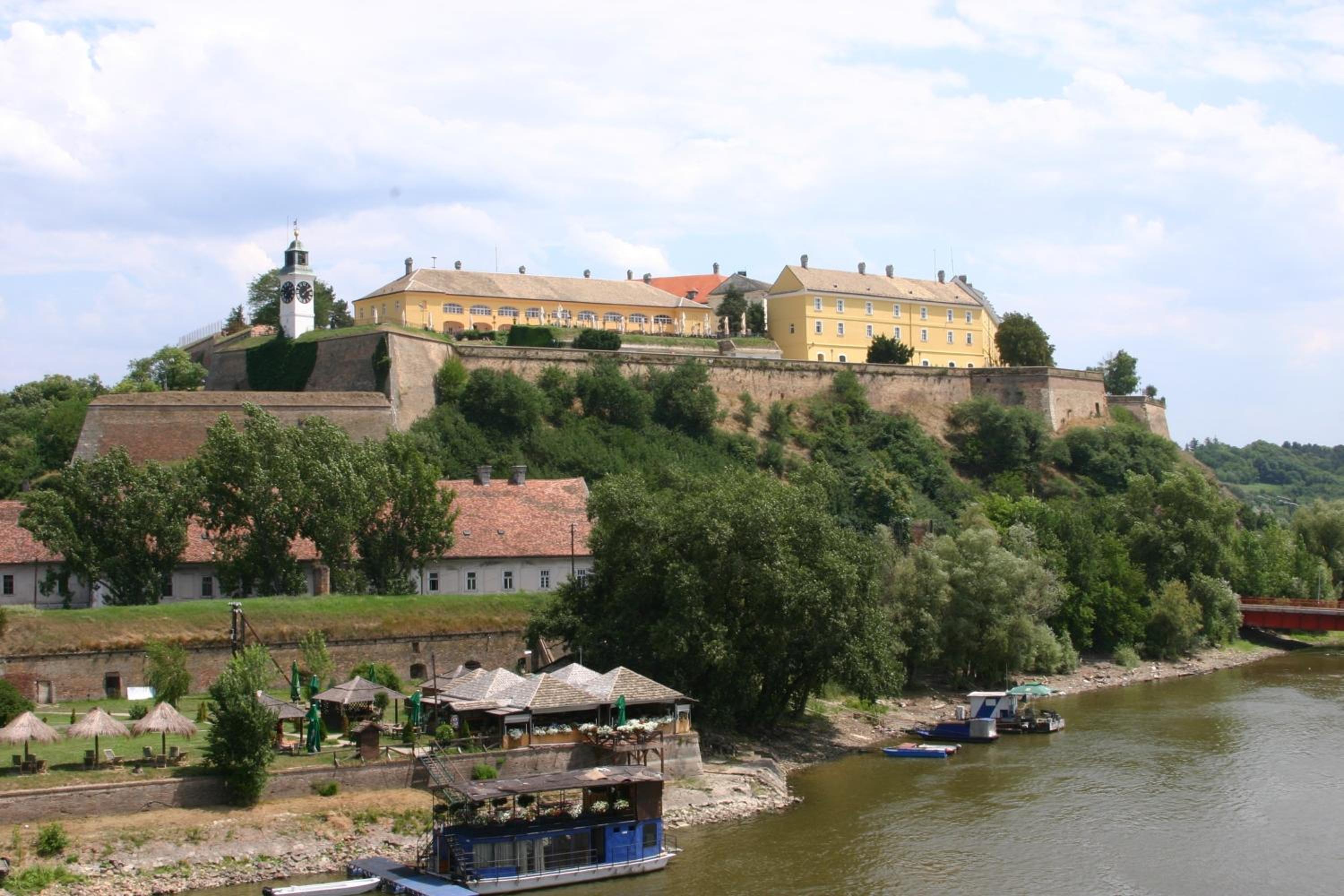 Double or twin room with Fortress View - Photo 3