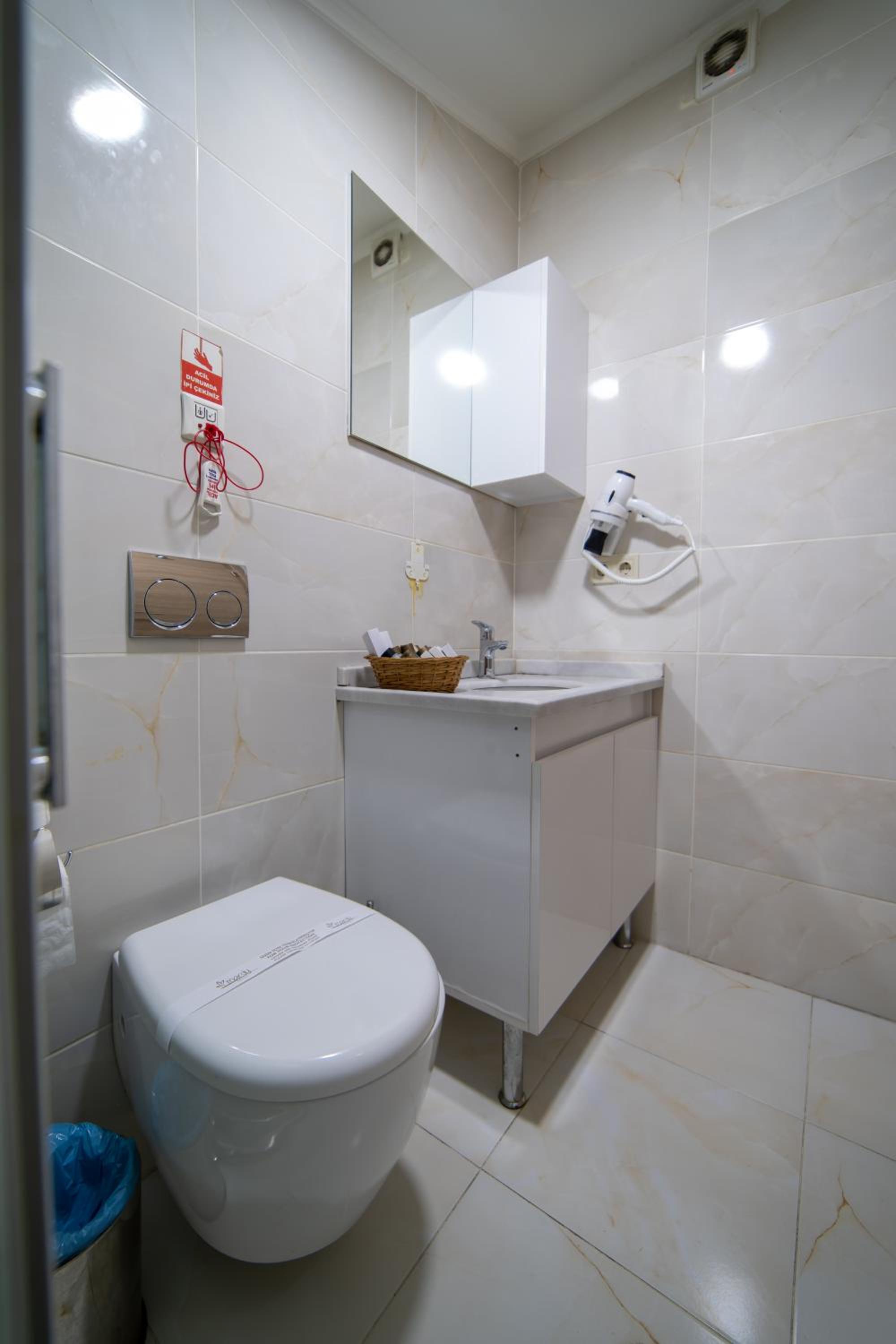 Basic Triple Room photo 2