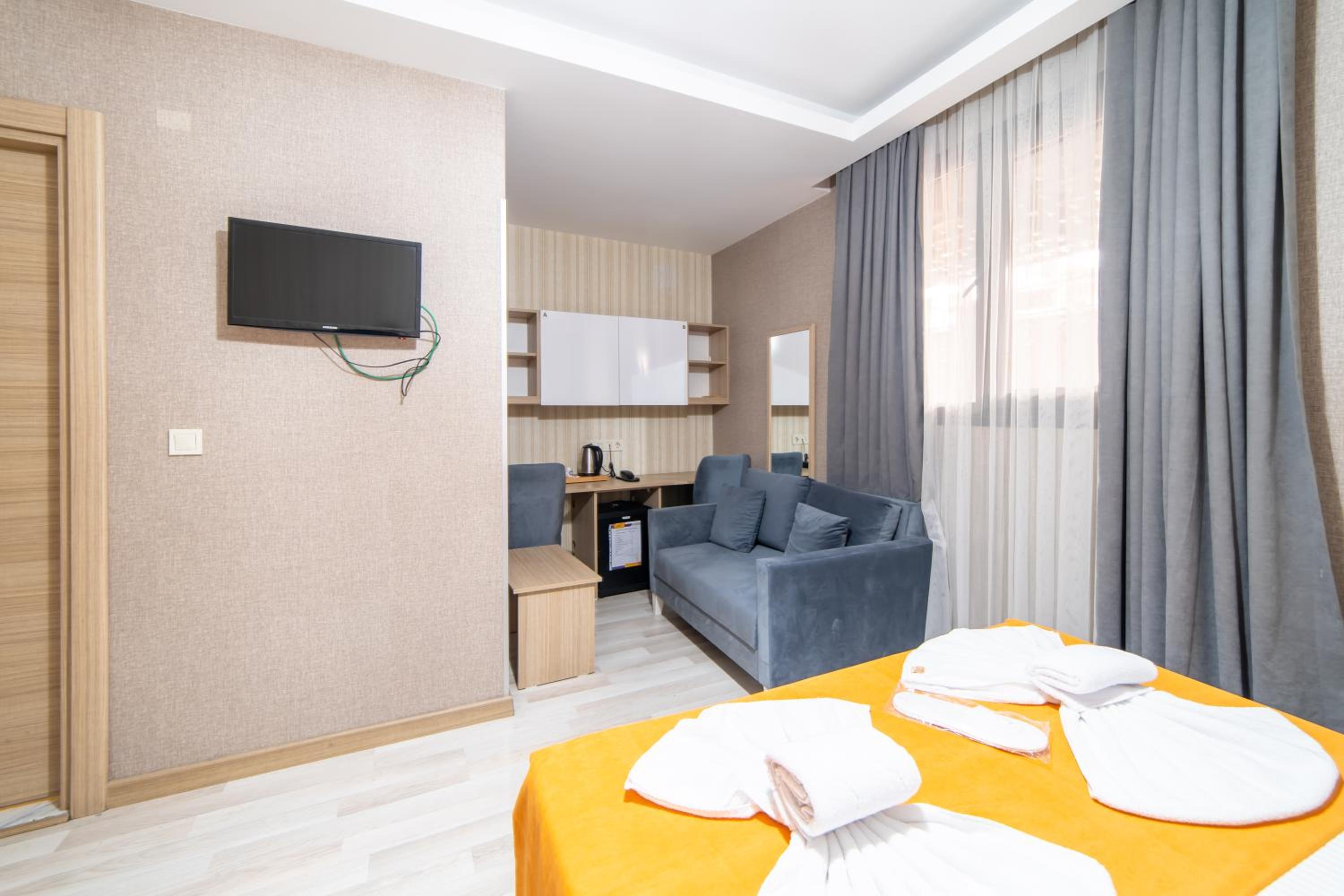 Deluxe Triple Room photo 3
