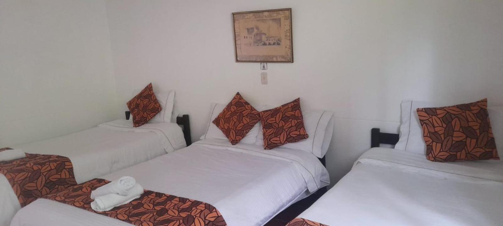Quadruple Room with Private Bathroom photo 2