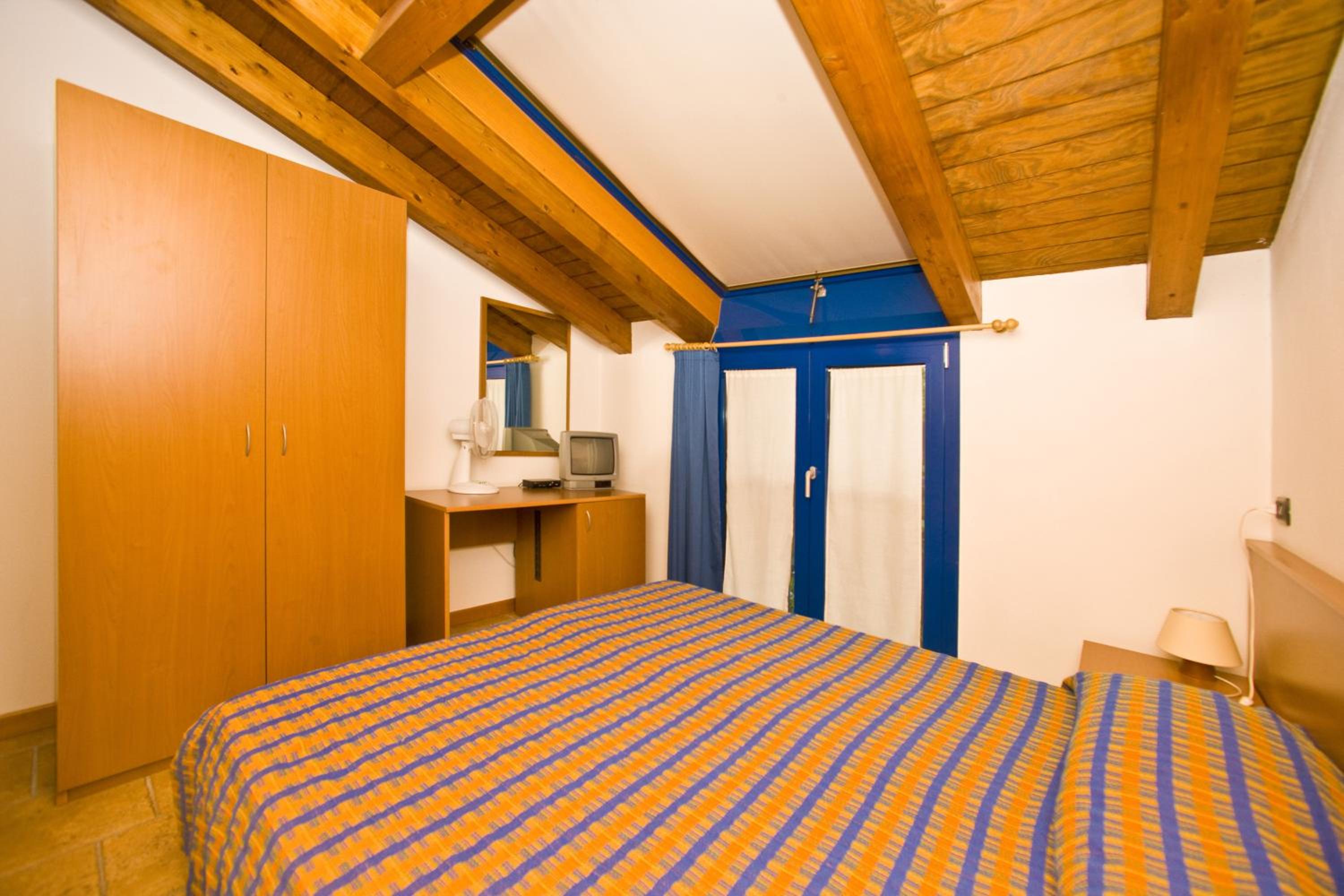Double or Twin Room - Photo 7