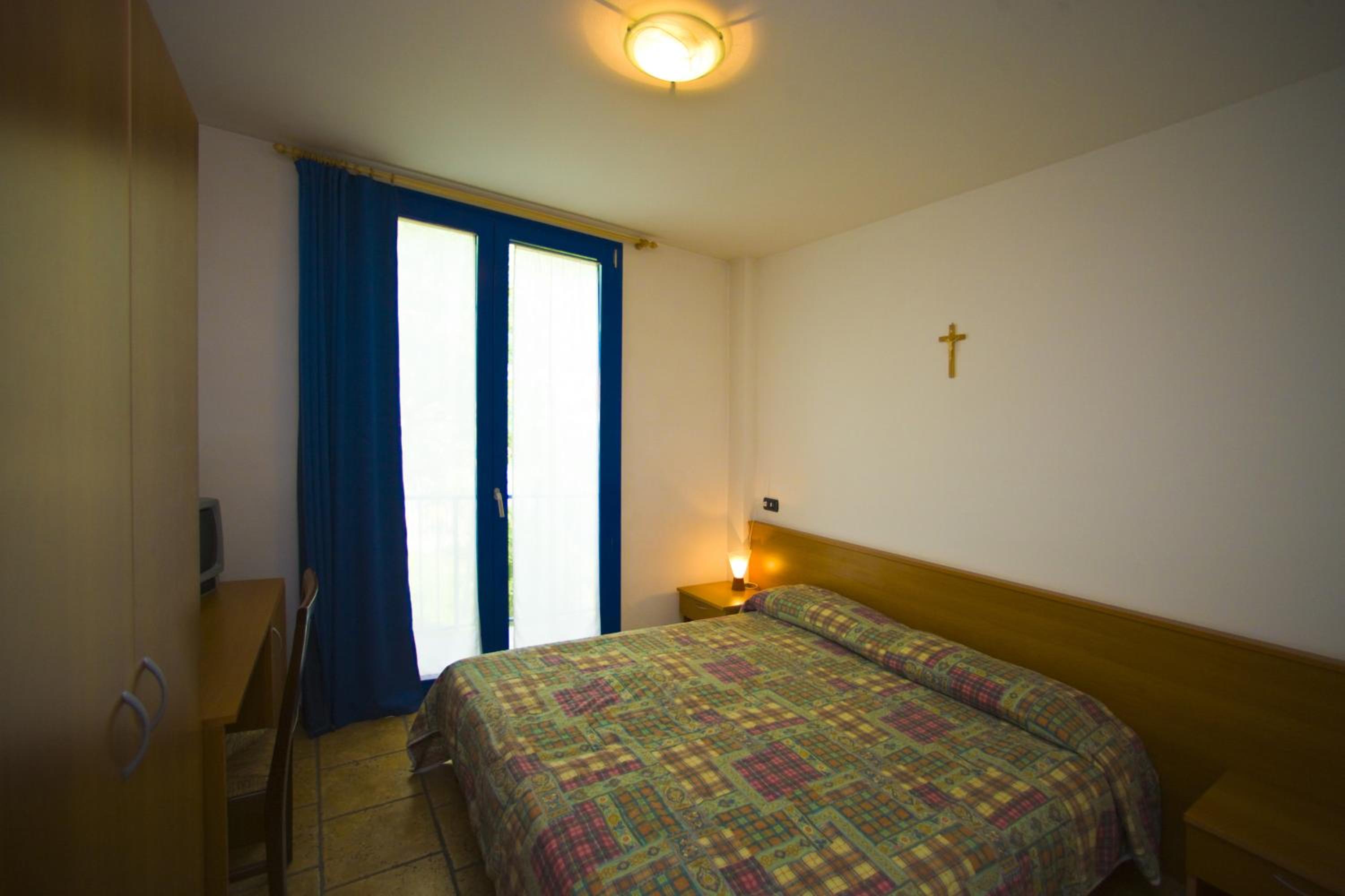 Double or Twin Room - Photo 18