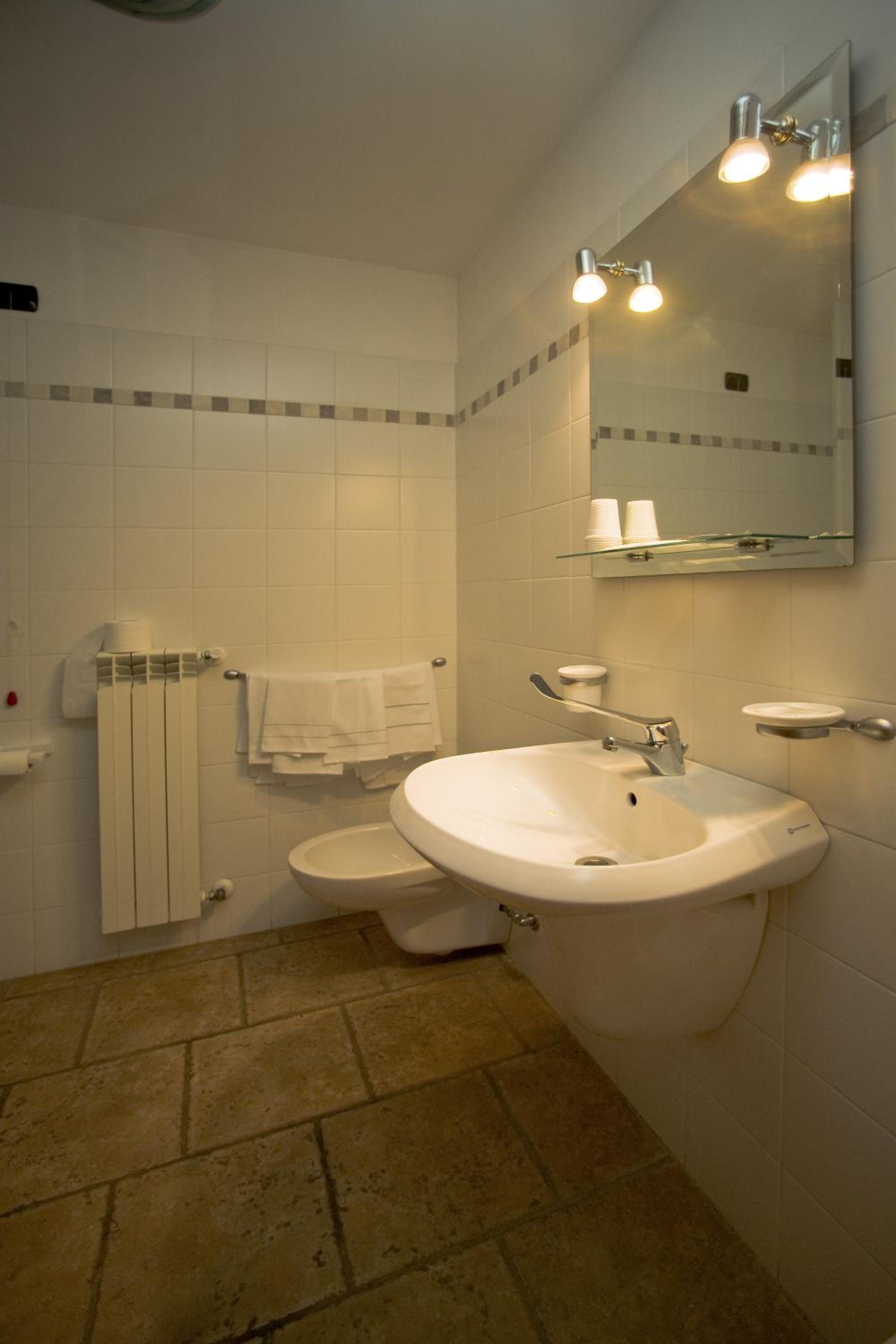 Double or Twin Room - Photo 6