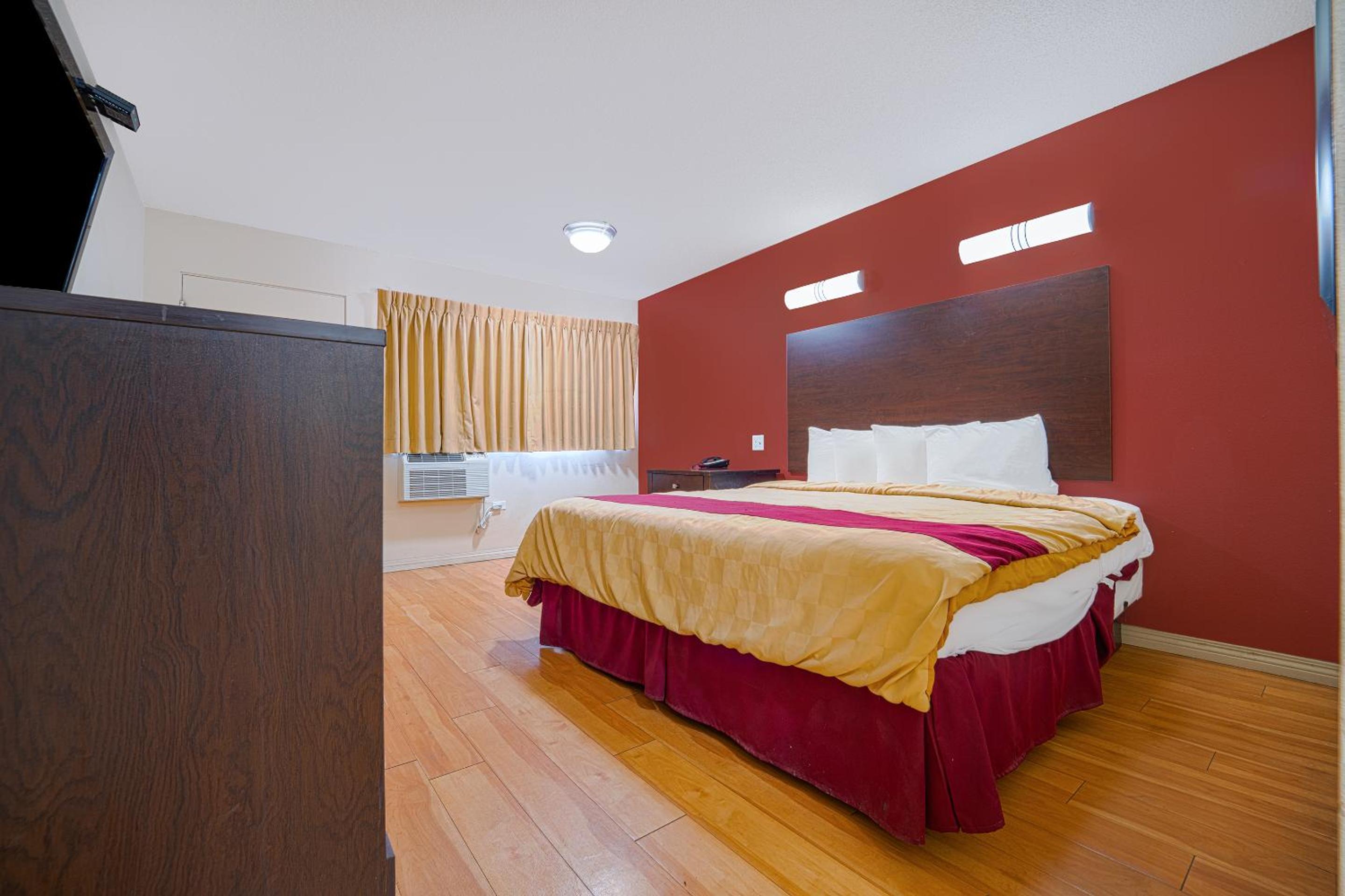 King Bed Non-Smoking photo 1