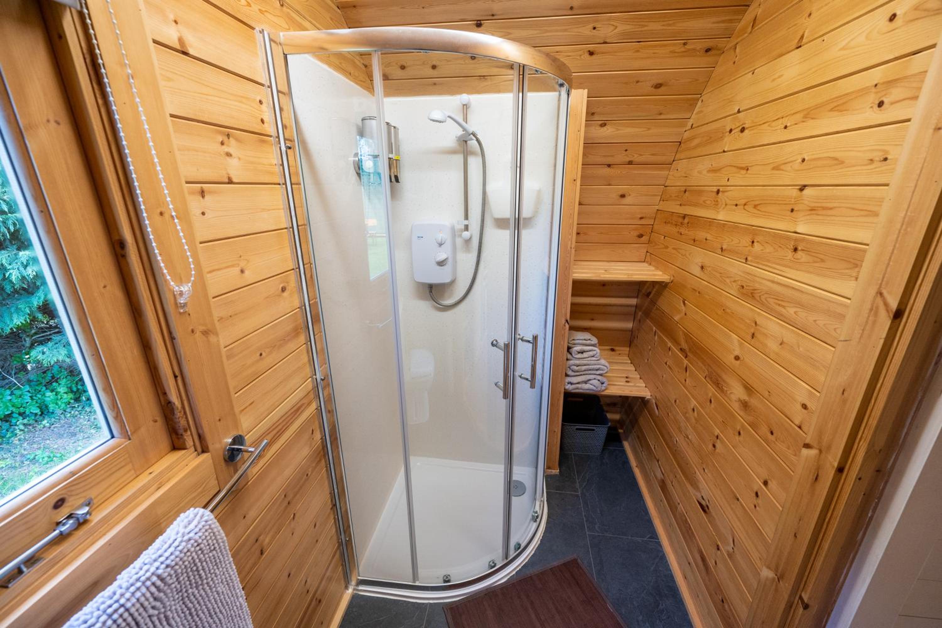 Foxes Den Glamping Pod photo 3