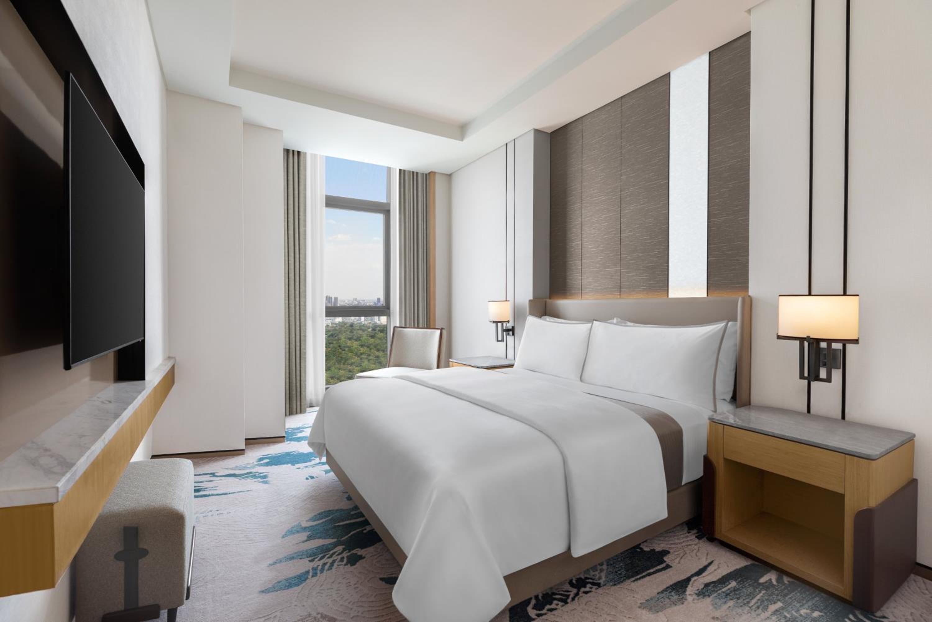 Westin Suite with City View - Club Lounge Access - Photo 2