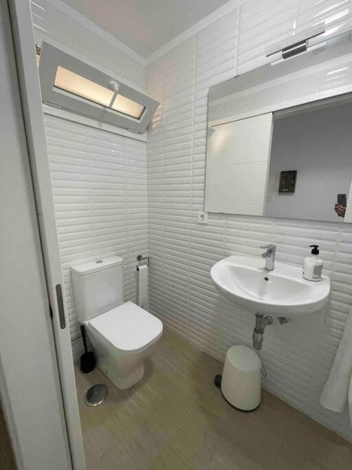 Three-Bedroom House photo 3