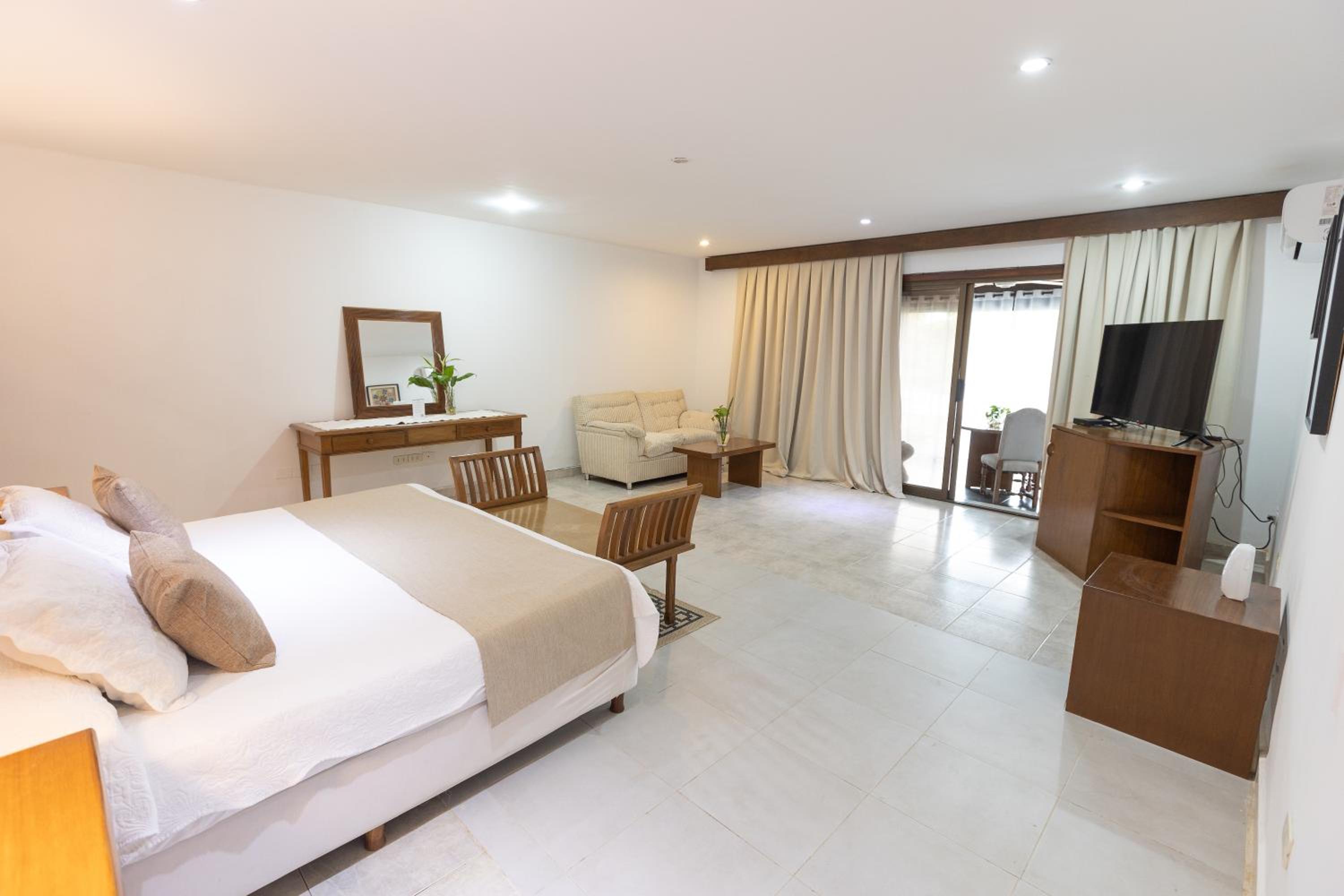 King Suite with Pool View photo 1
