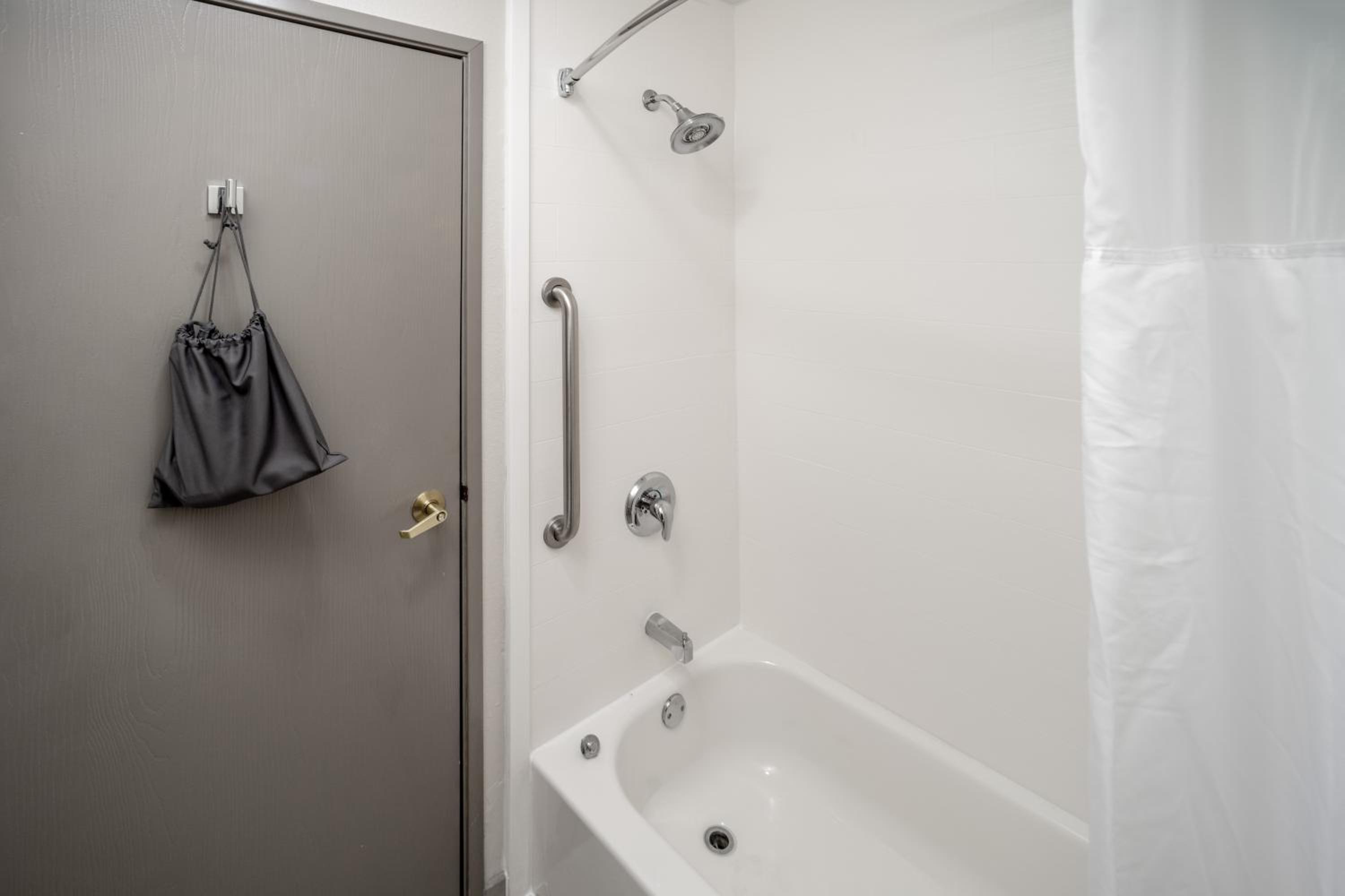 King Suite - Disability Access/Non-Smoking - Photo 20