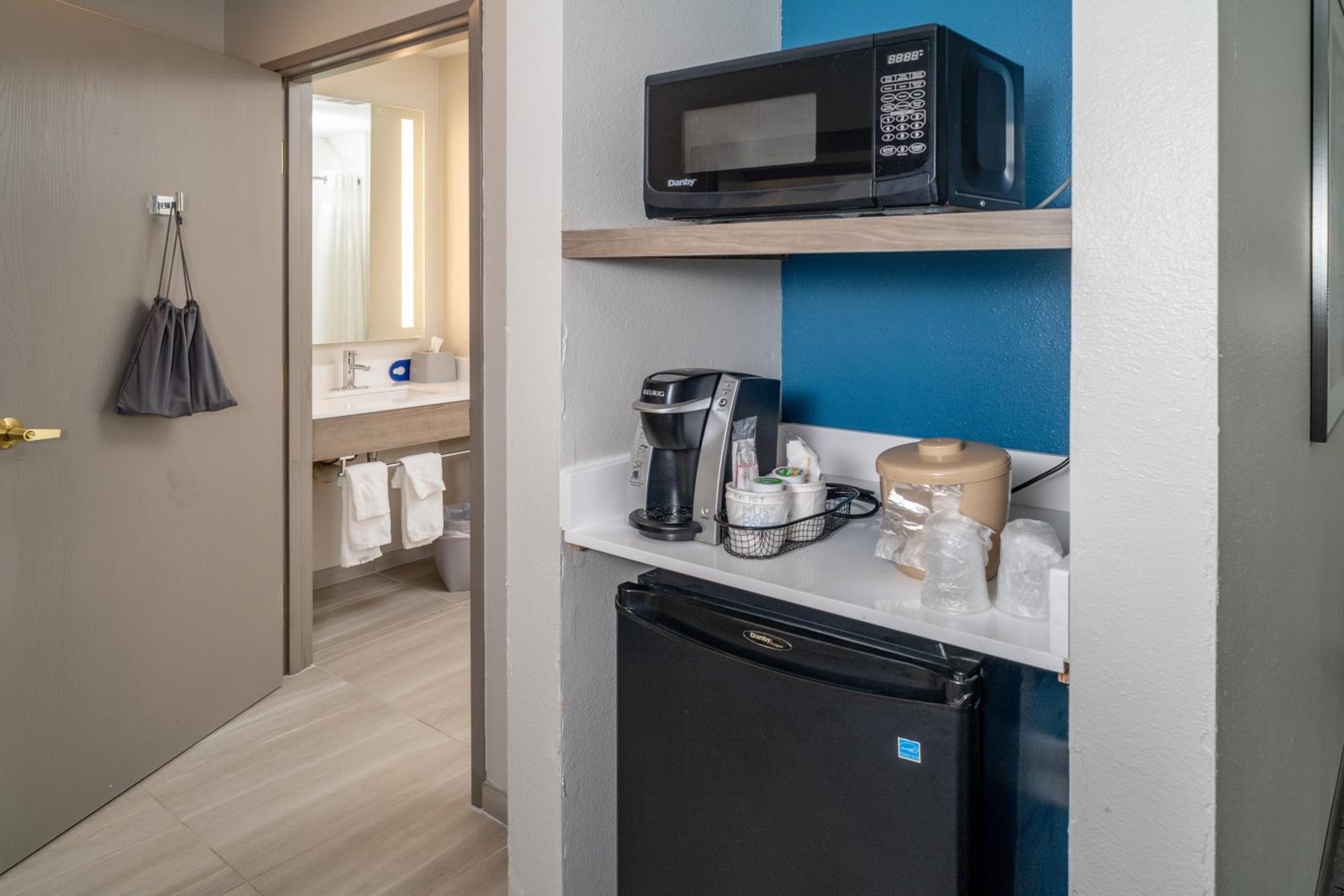 King Suite - Disability Access/Non-Smoking - Photo 16