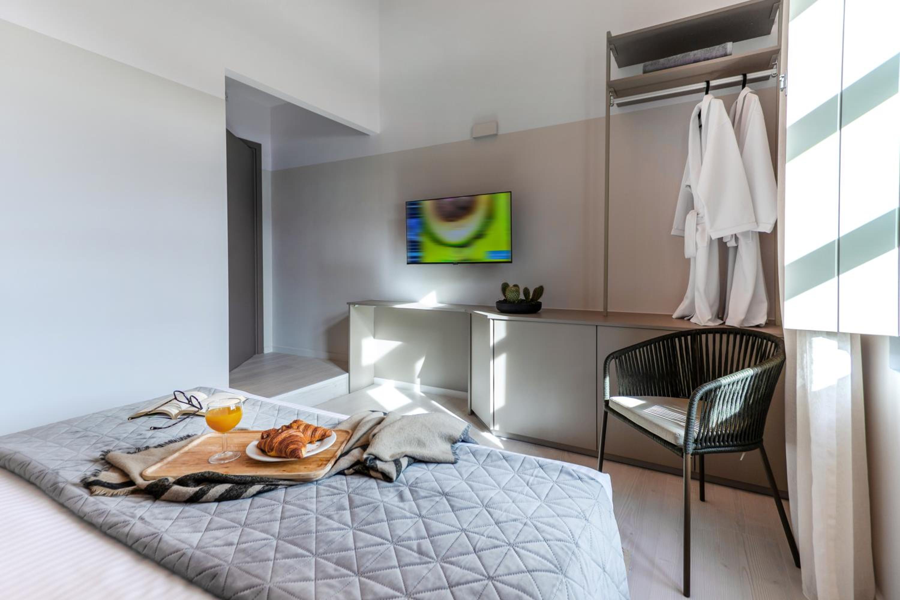 Standard Double Room - Photo 2