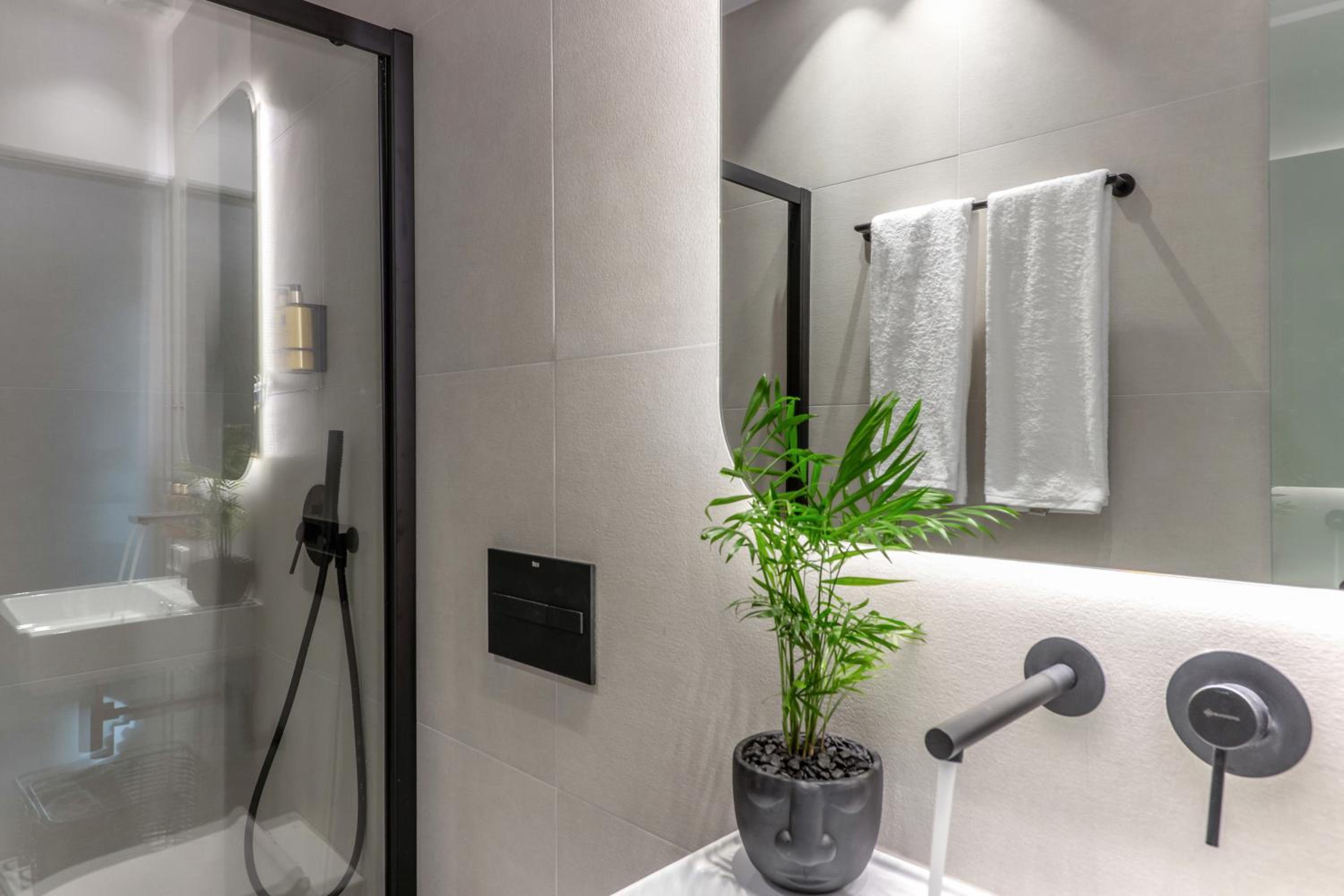 Double Room with Garden View - Photo 8