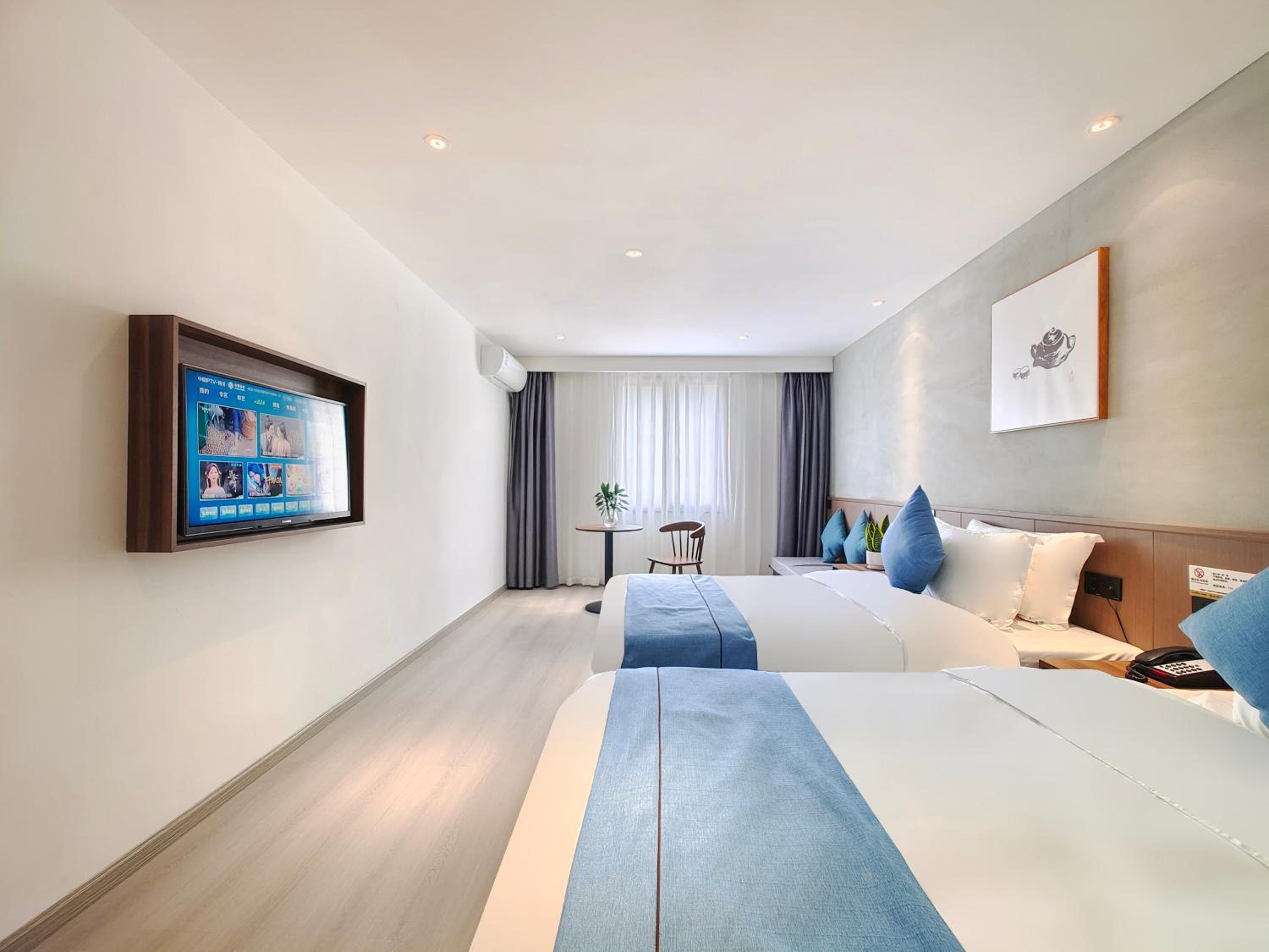 Deluxe Twin Room photo 2