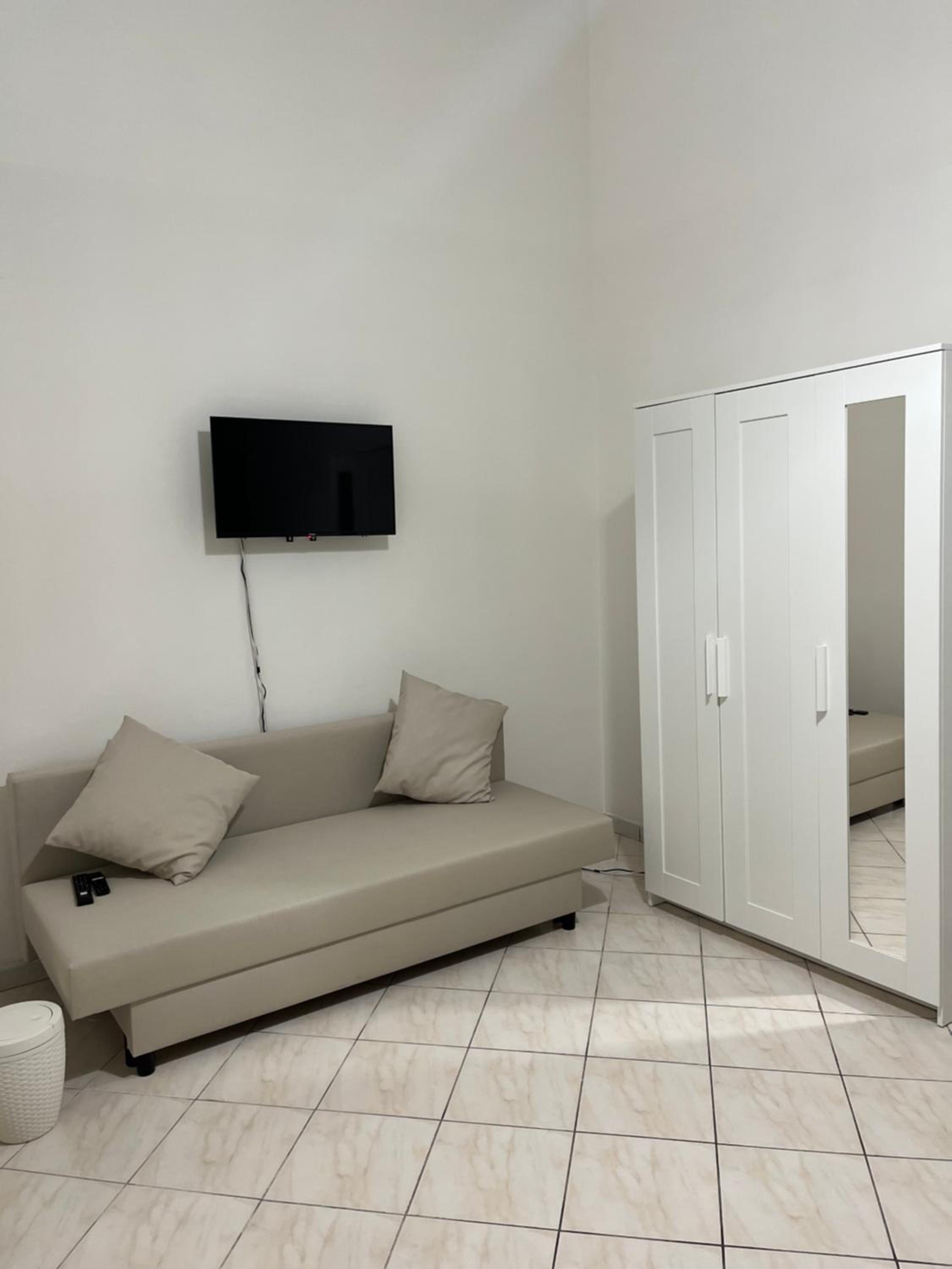 One-Bedroom Apartment photo 1
