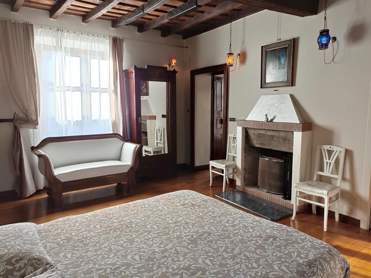 Deluxe King Suite