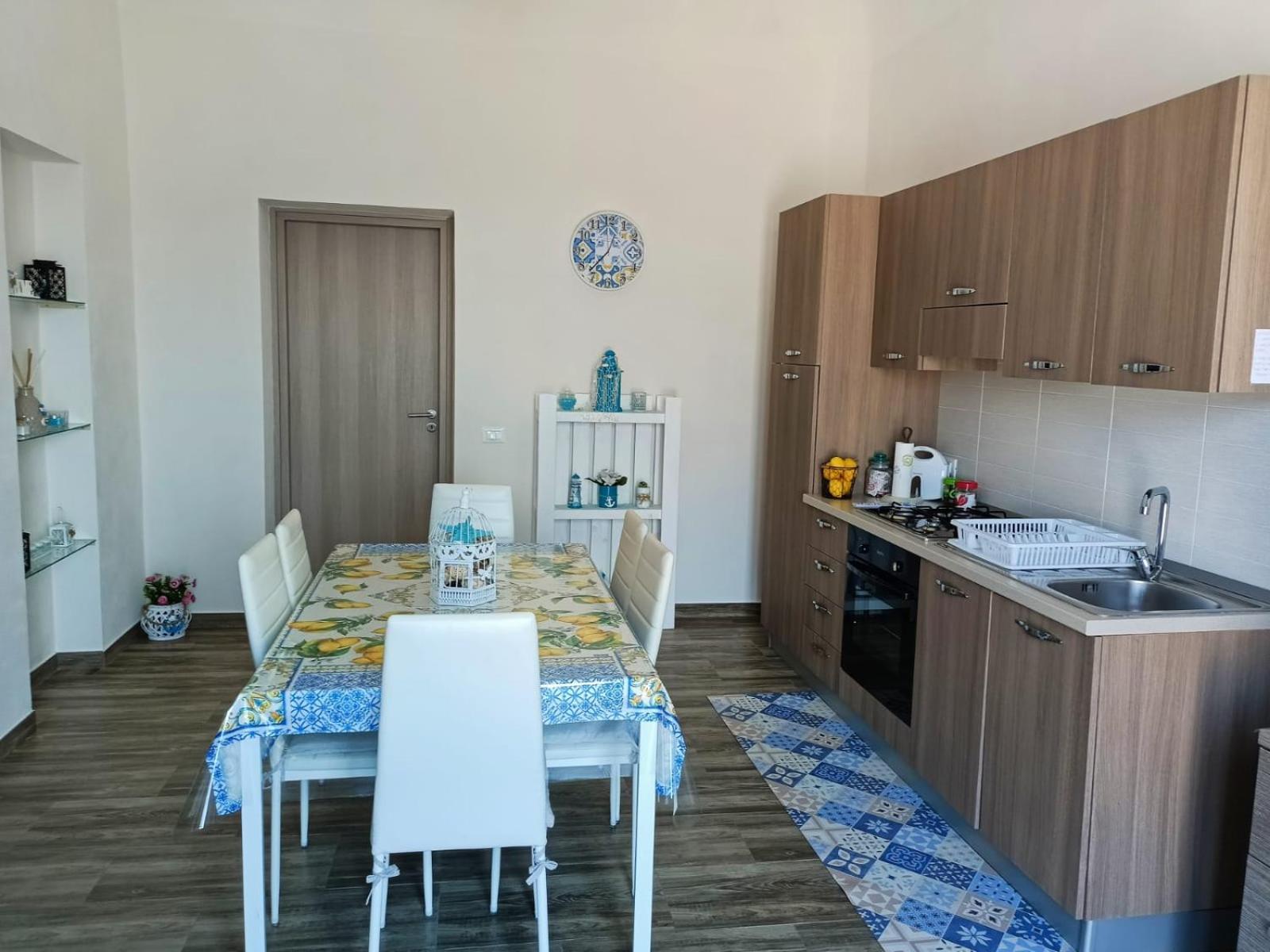 Two-Bedroom House - Photo 11