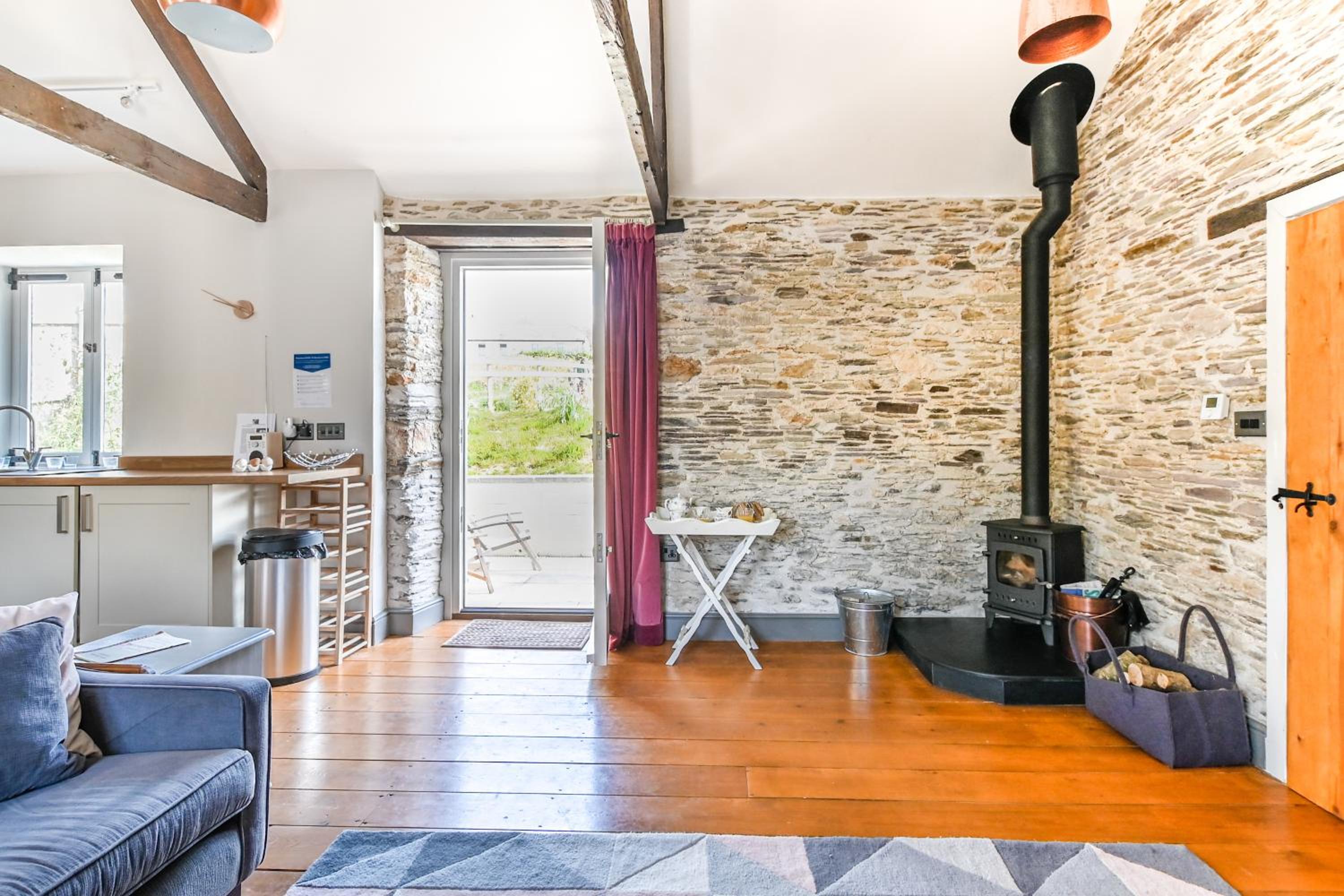 One-Bedroom House photo 1