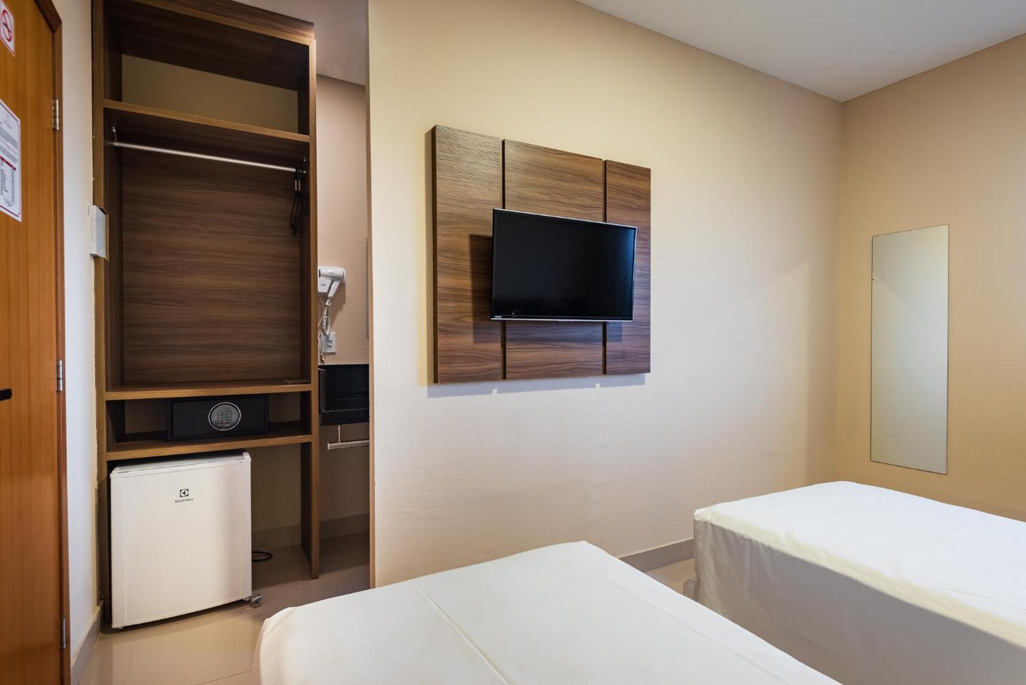 Twin Room - Photo 2