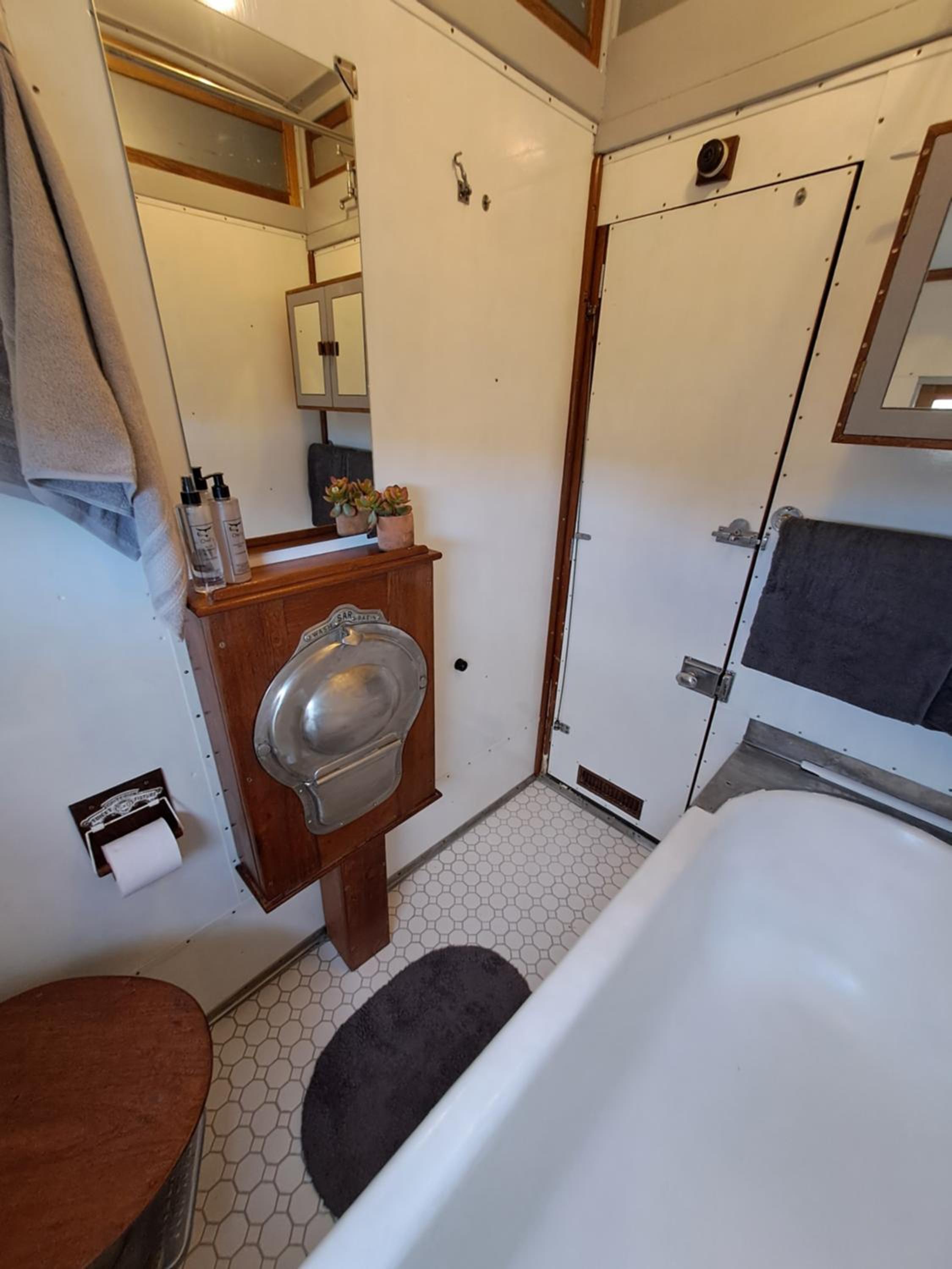 Two-Bedroom Train Carriage photo 3