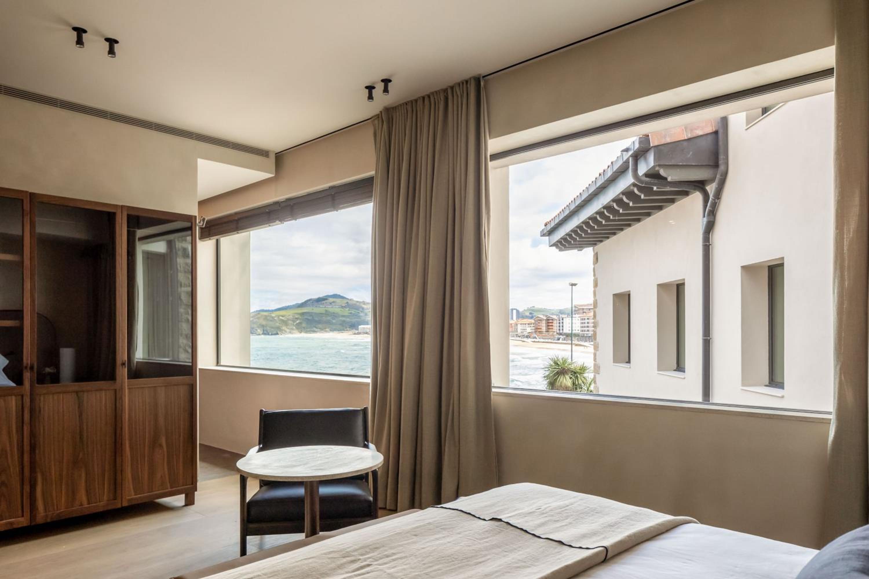Deluxe Double Room with Sea View - Photo 6