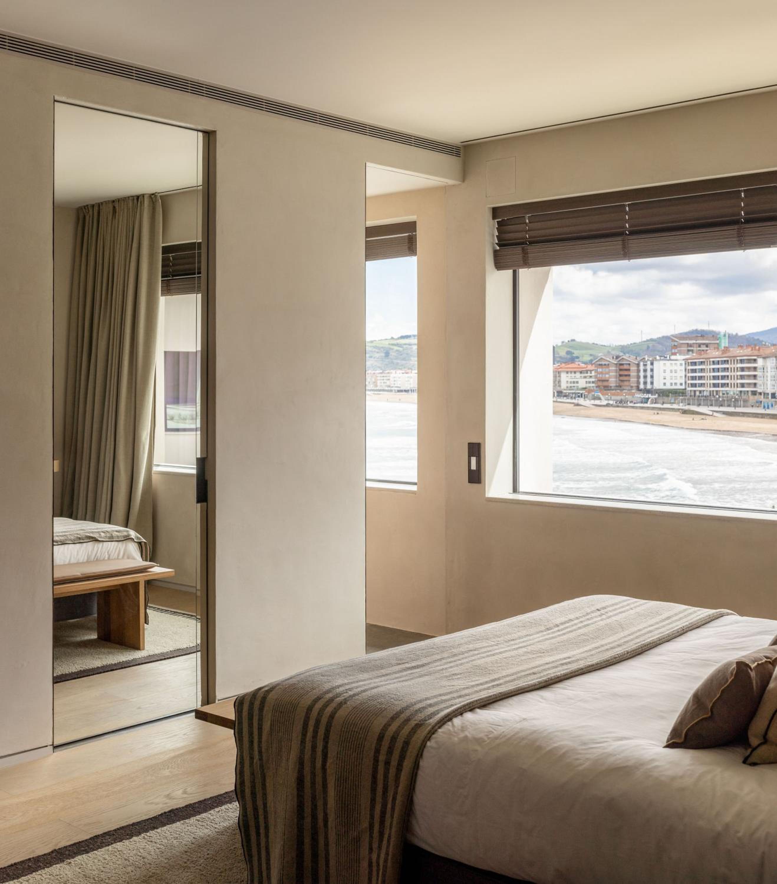 Deluxe Double Room with Sea View - Photo 20