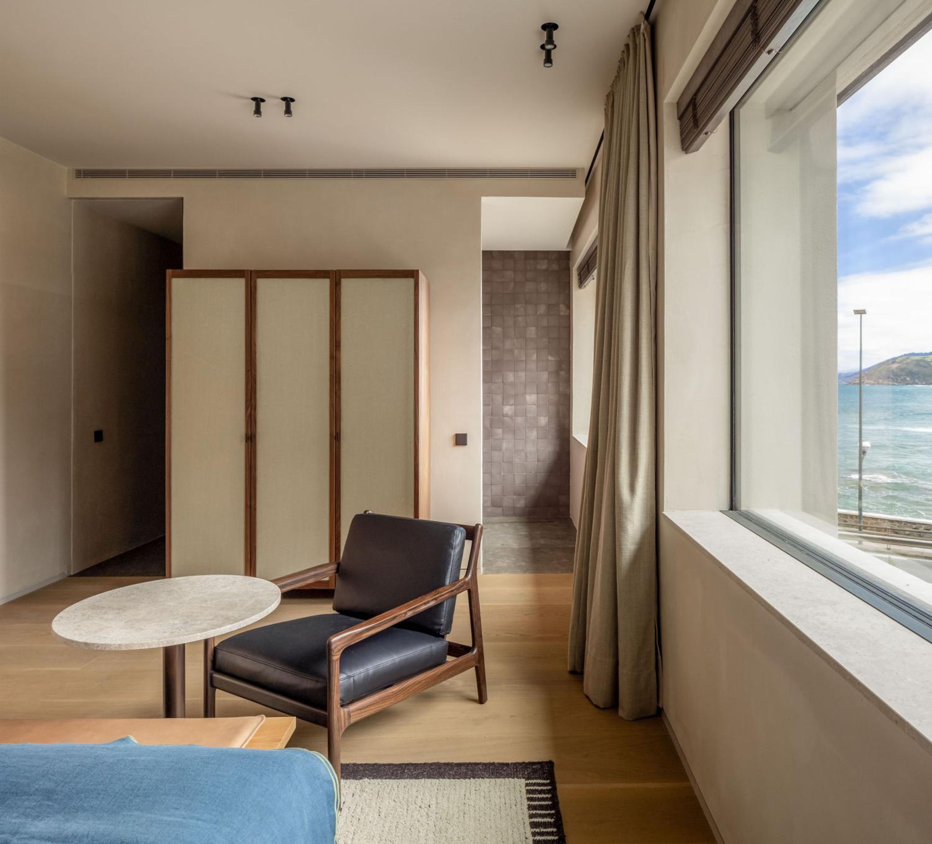 Deluxe Double Room with Sea View - Photo 4