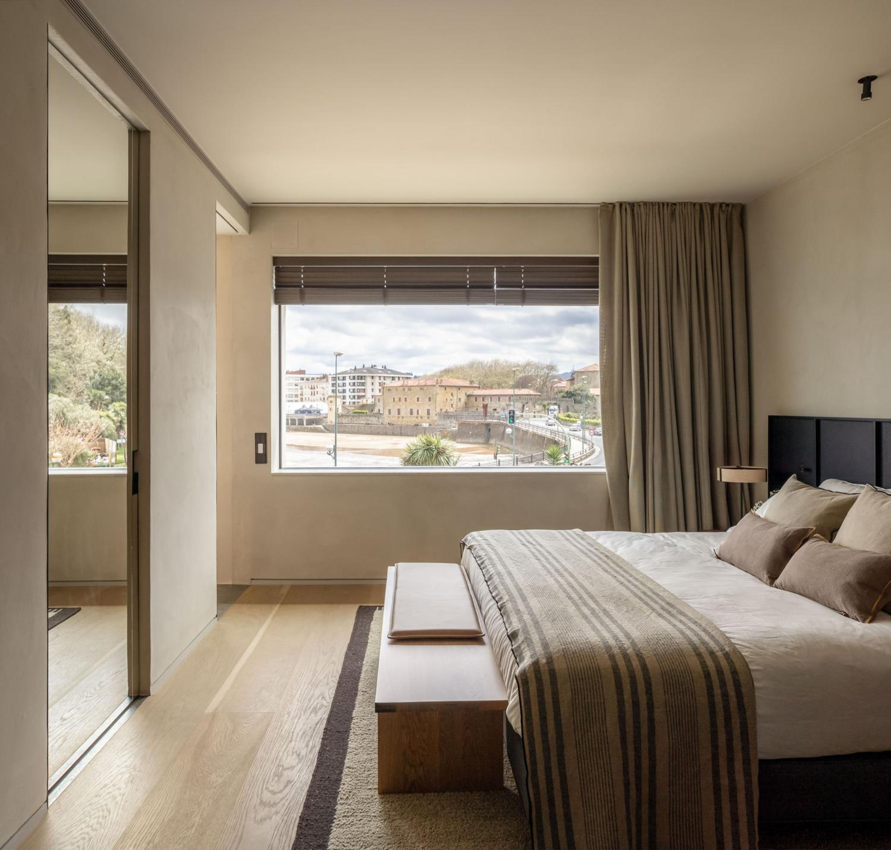 Deluxe Double Room with Sea View - Photo 26