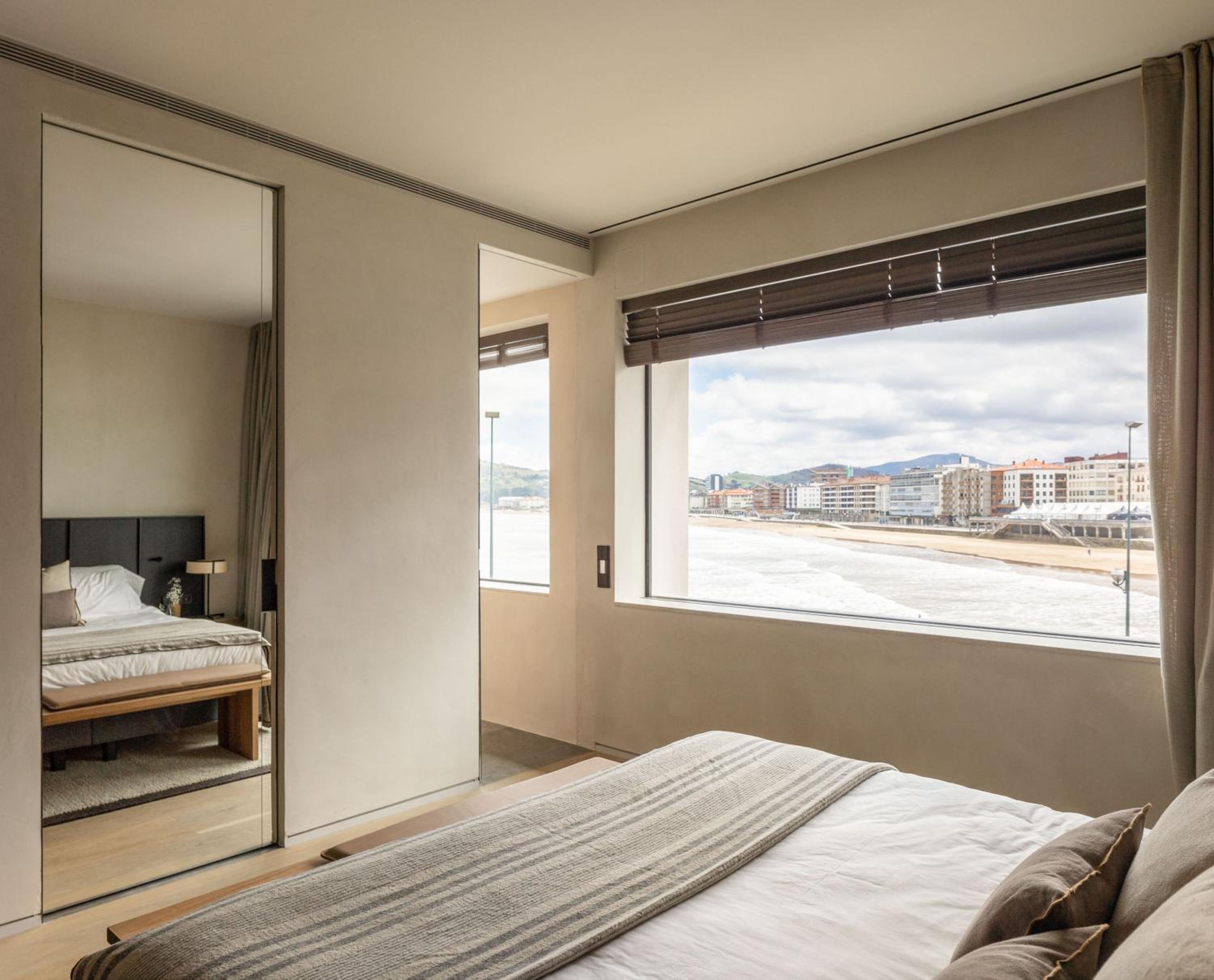 Deluxe Double Room with Sea View - Photo 25