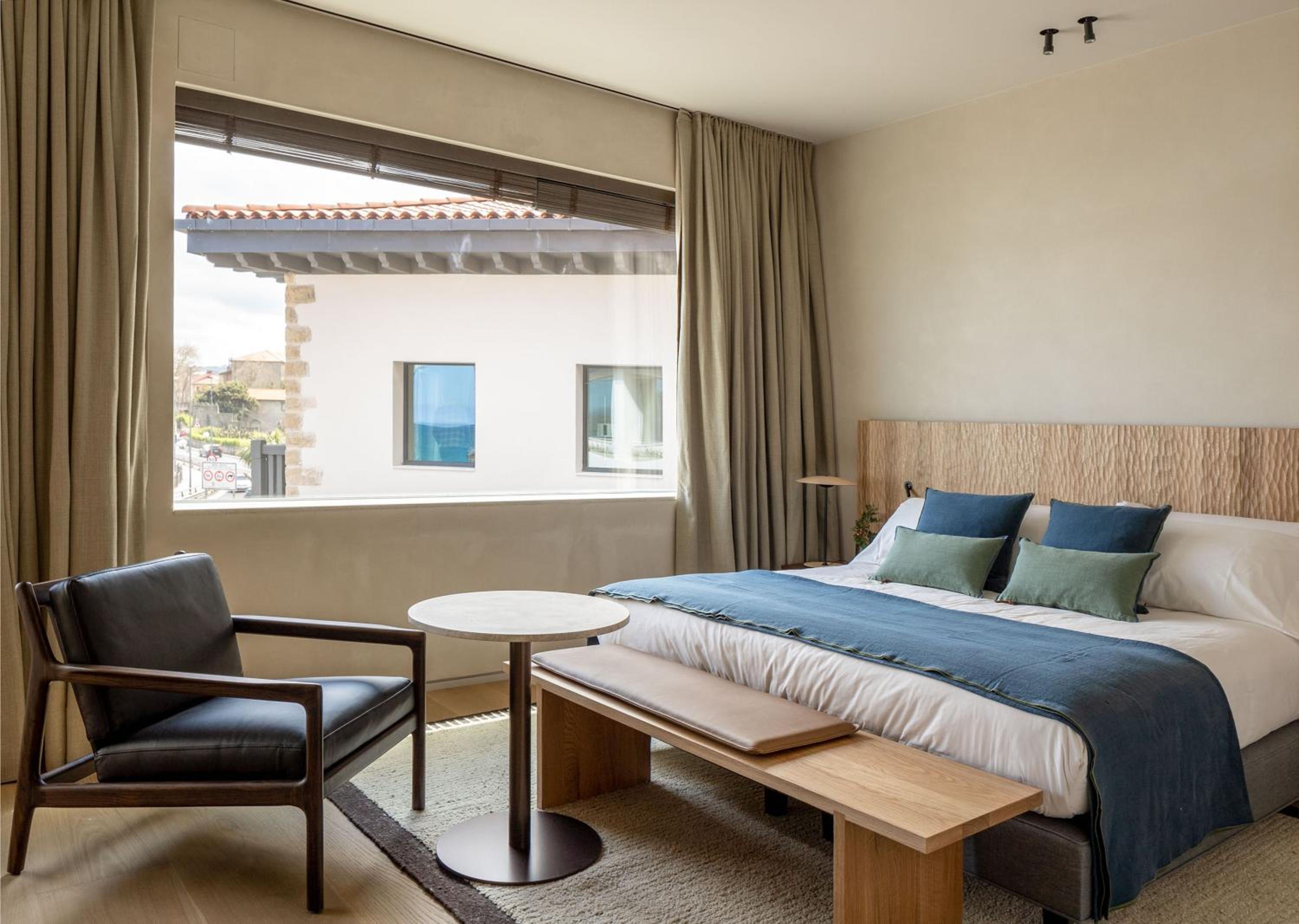 Deluxe Double Room with Sea View - Photo 10