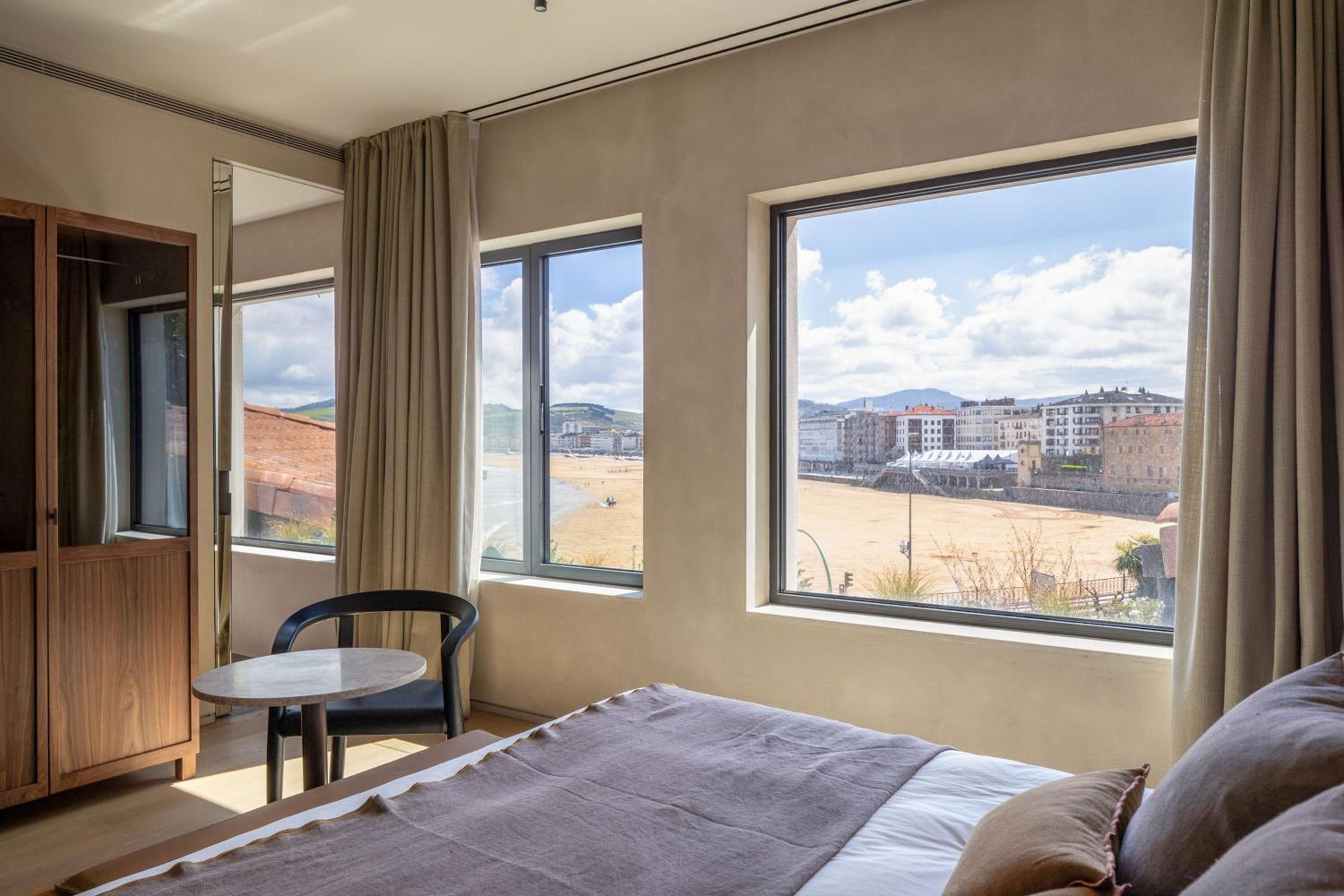 Deluxe Double Room with Sea View - Photo 7