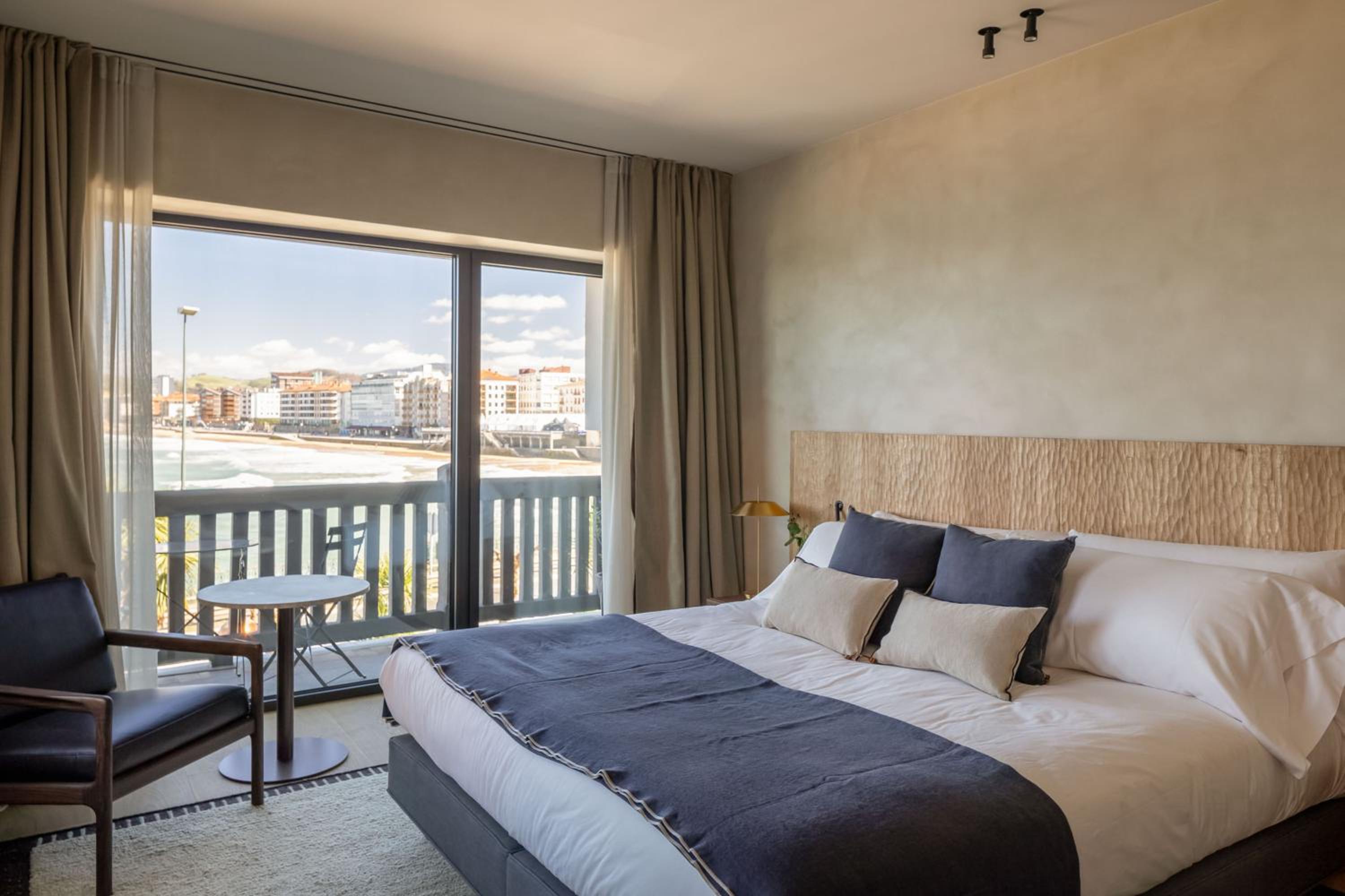Suite Junior con vista al mar.