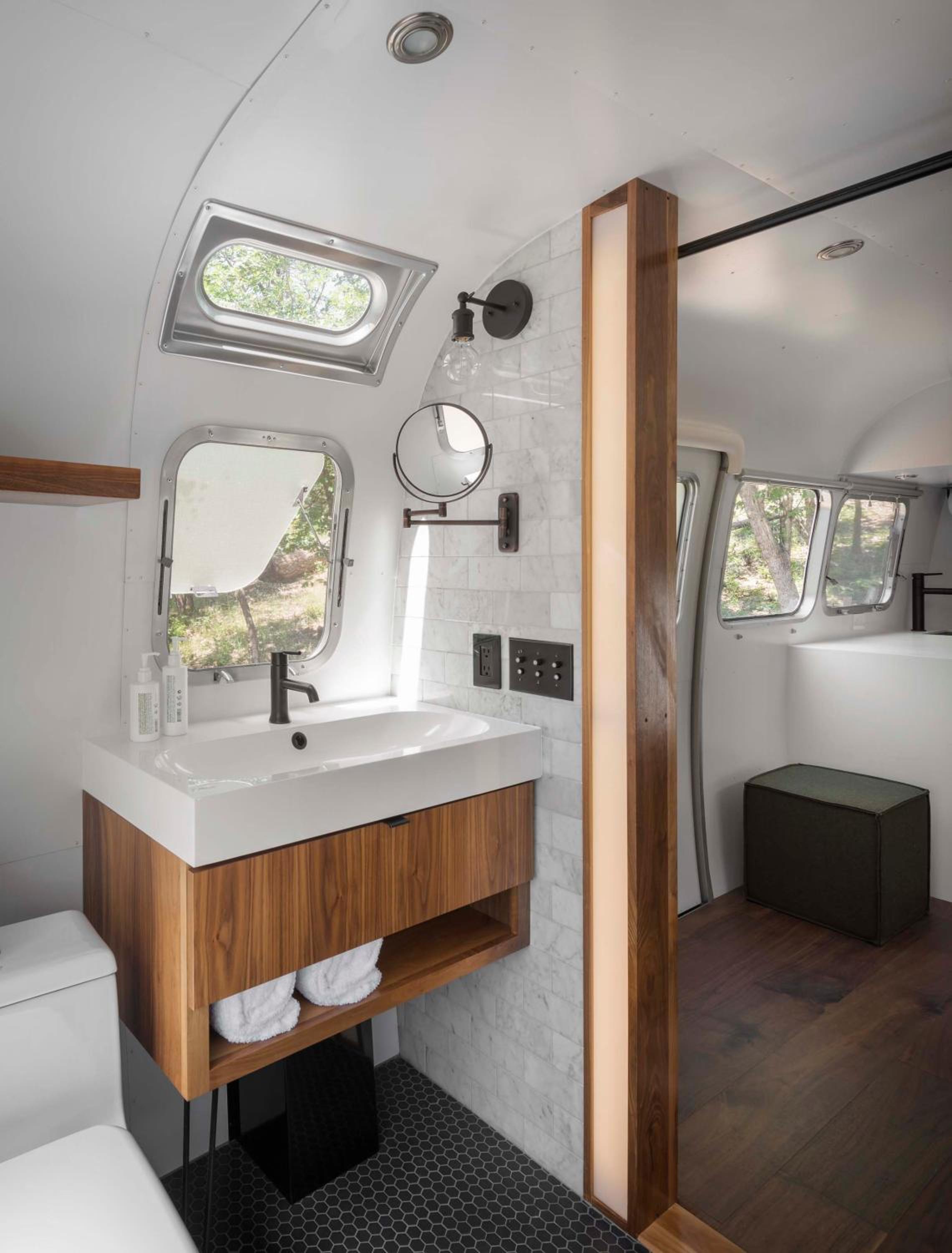 Airstream Suite - Photo 22