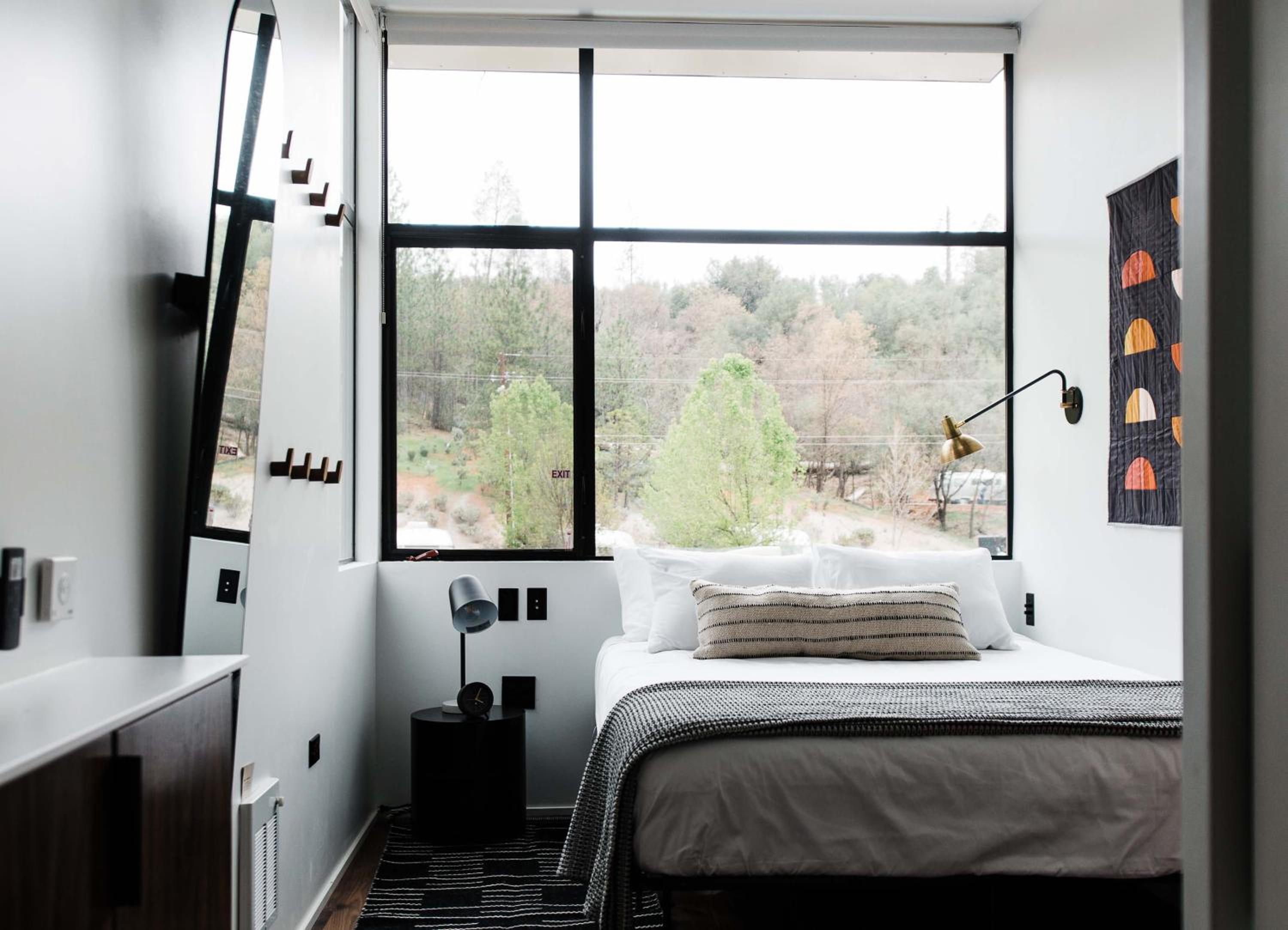 Premium Accessible Suite - Photo 2