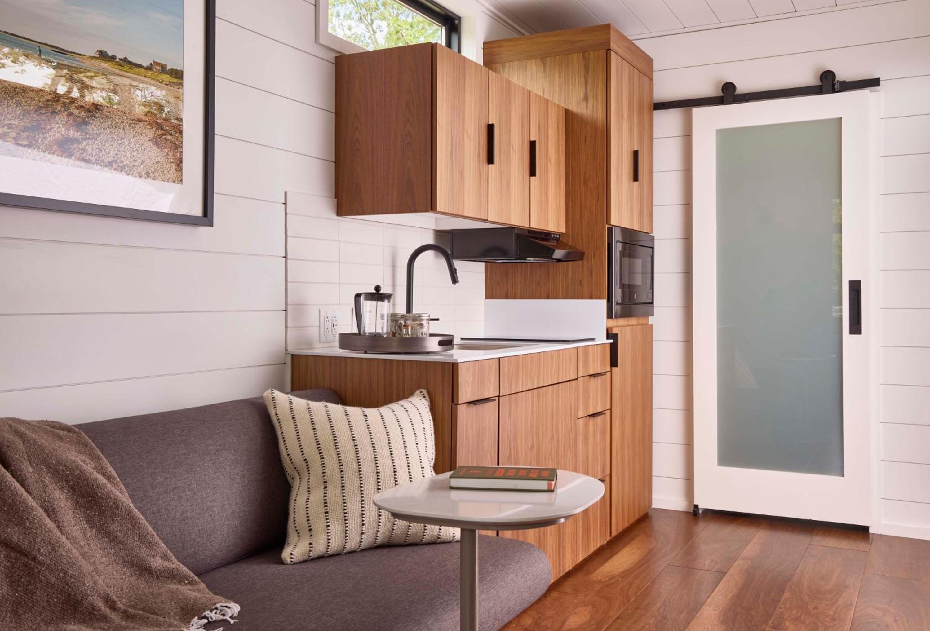 Premium Accessible Suite - Photo 12
