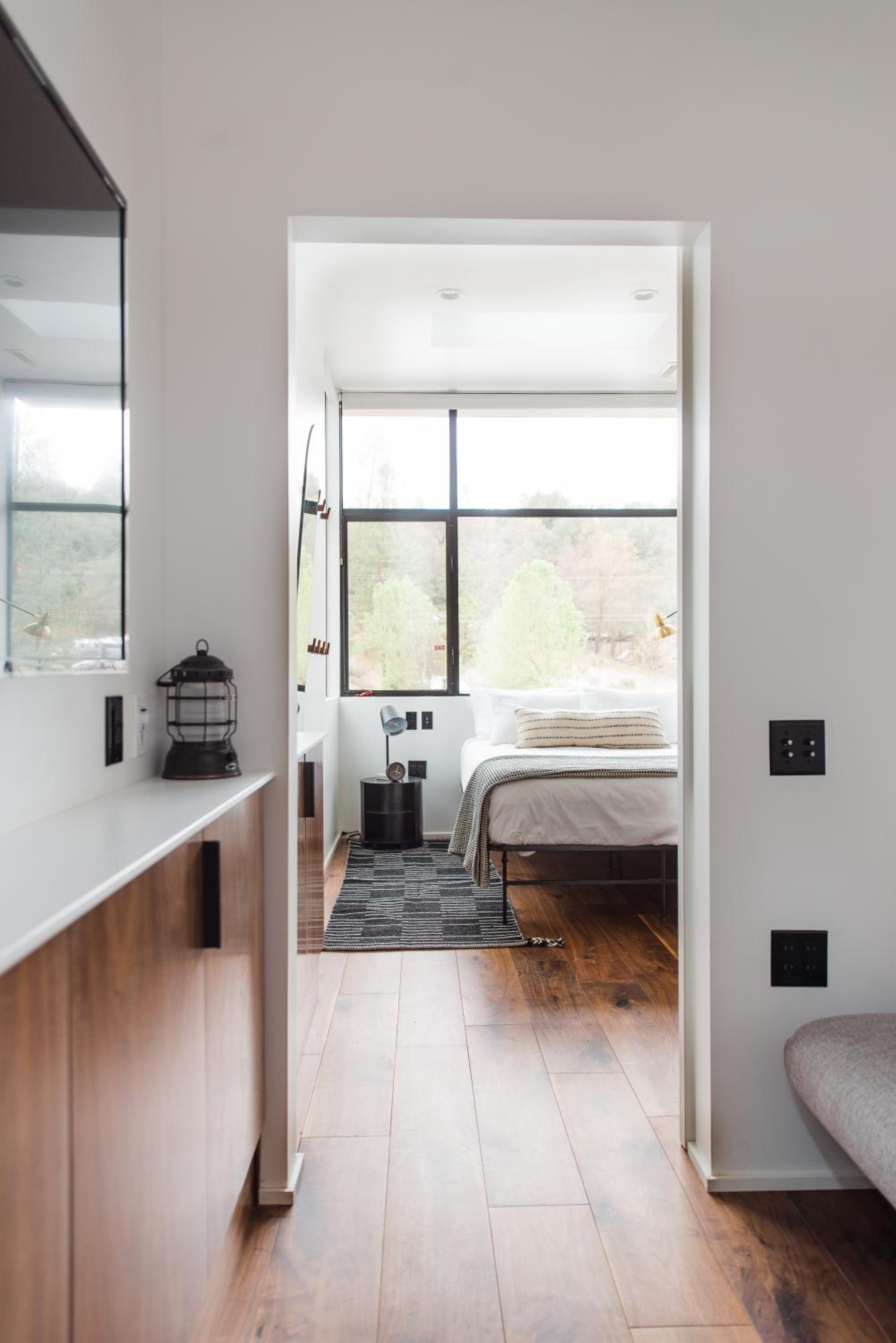 Premium Accessible Suite - Photo 9