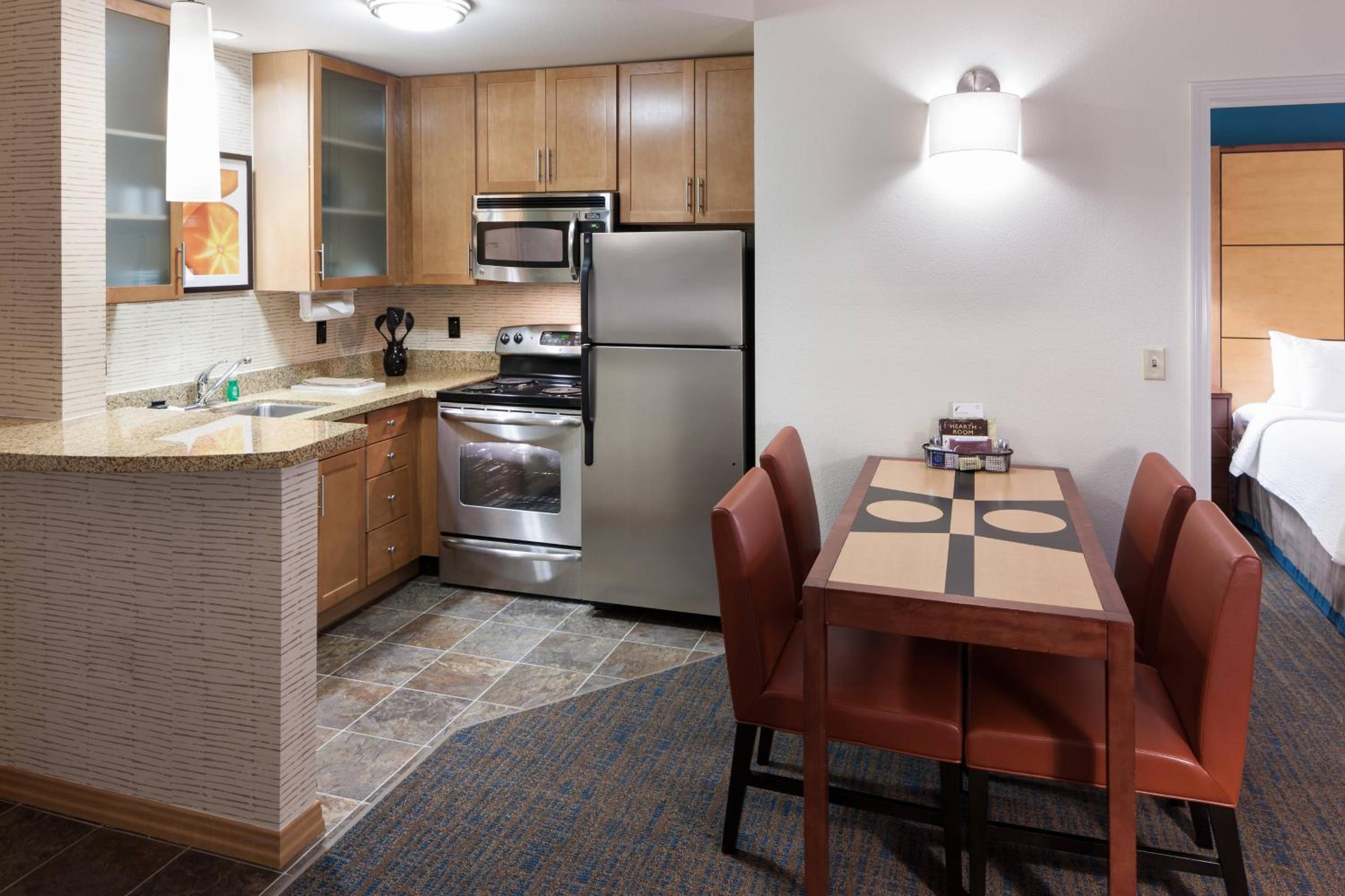 Two-Bedroom Suite - Photo 2
