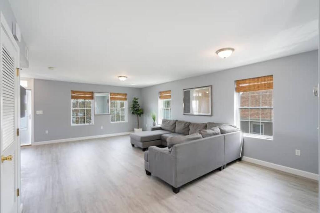 Three-Bedroom Apartment photo 1