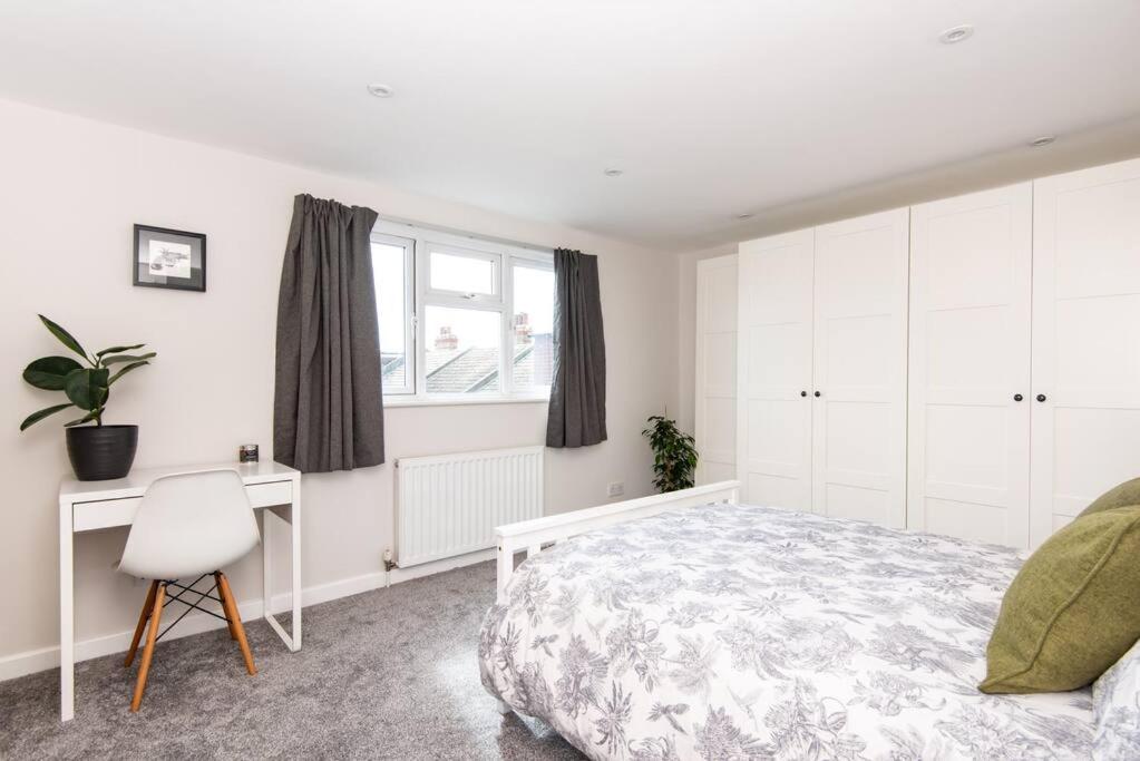 Three-Bedroom House photo 1