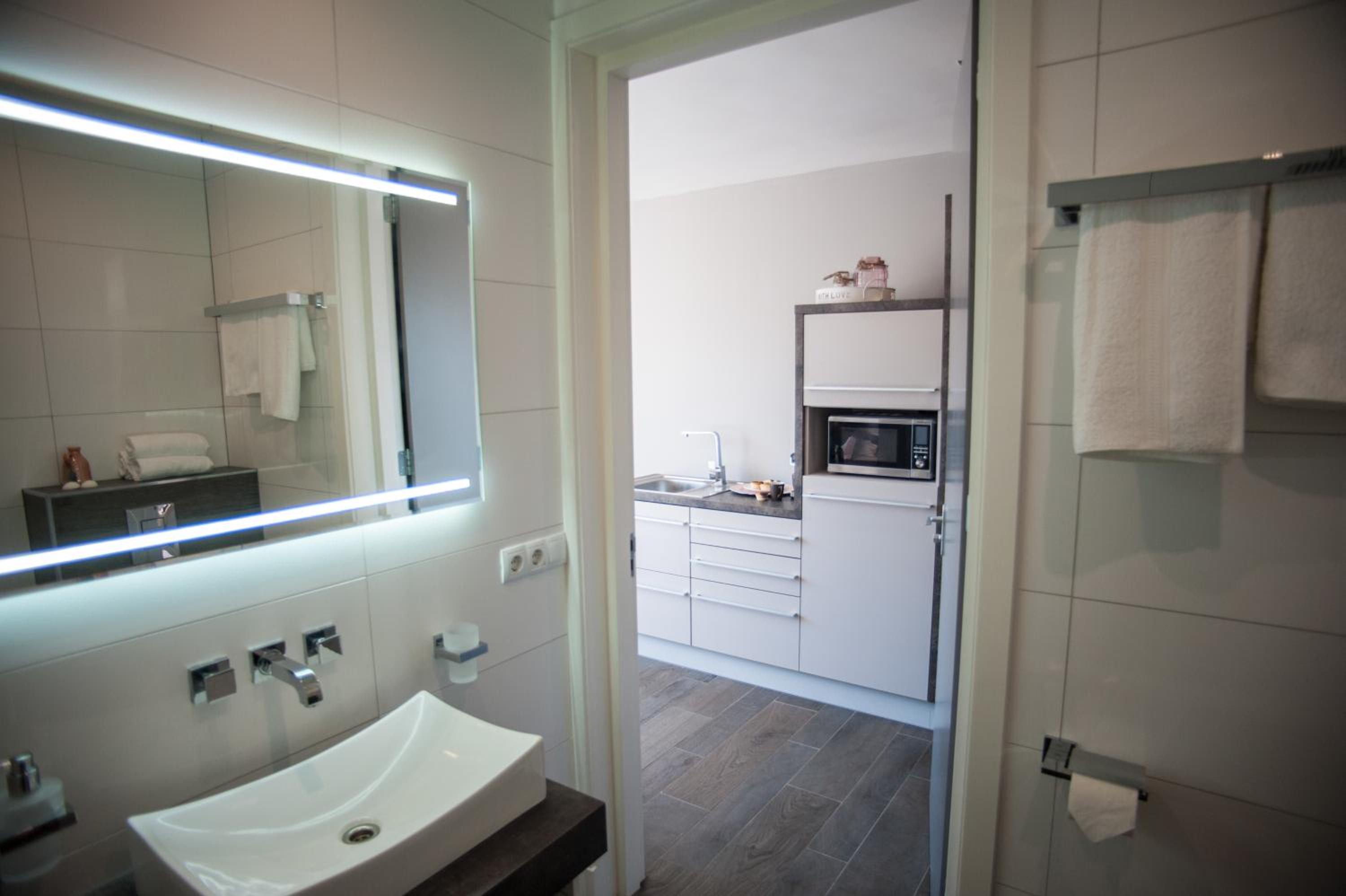 Small Double or Twin Room with Bath photo 2