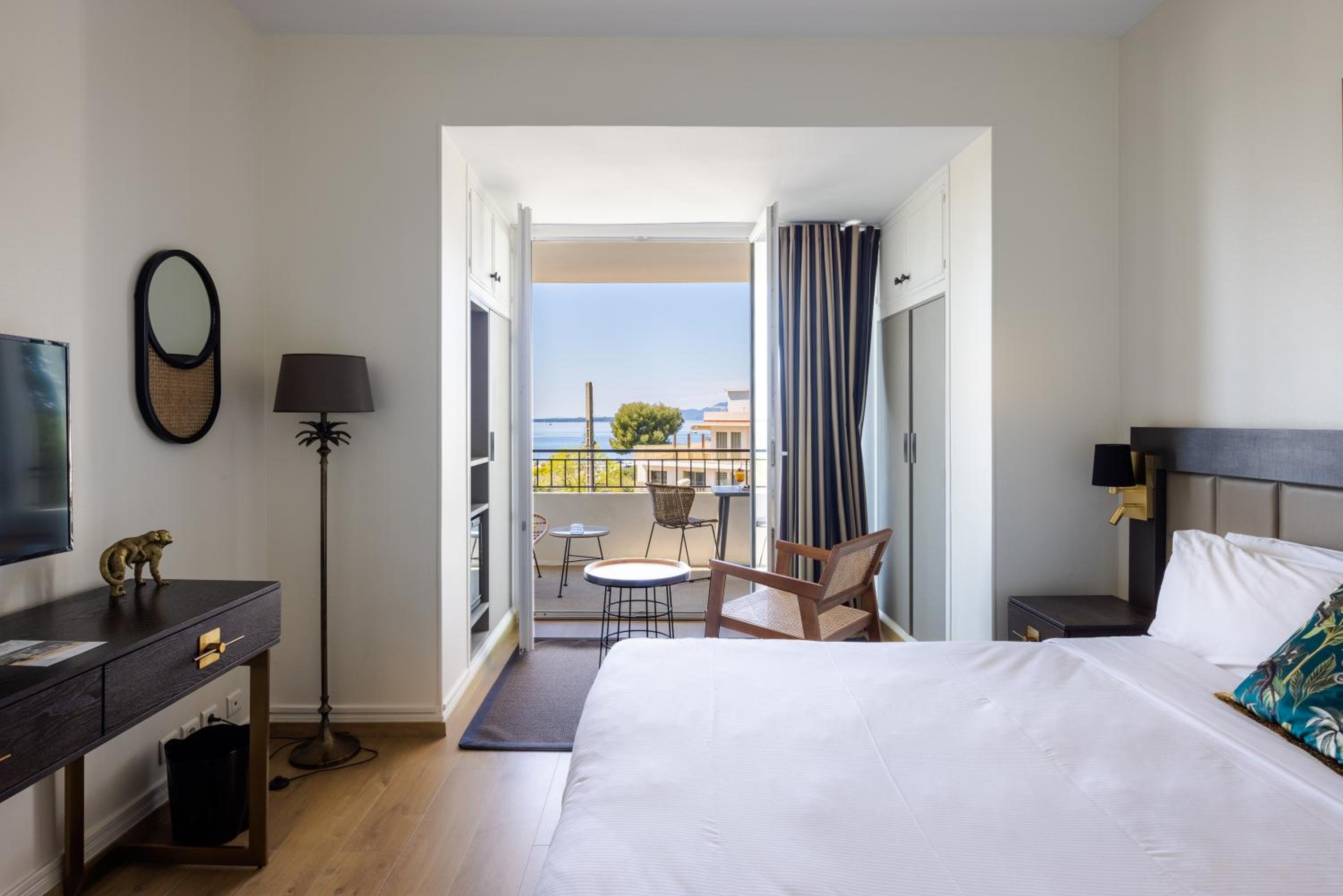 Superior Double Room with Sea View - Photo 4