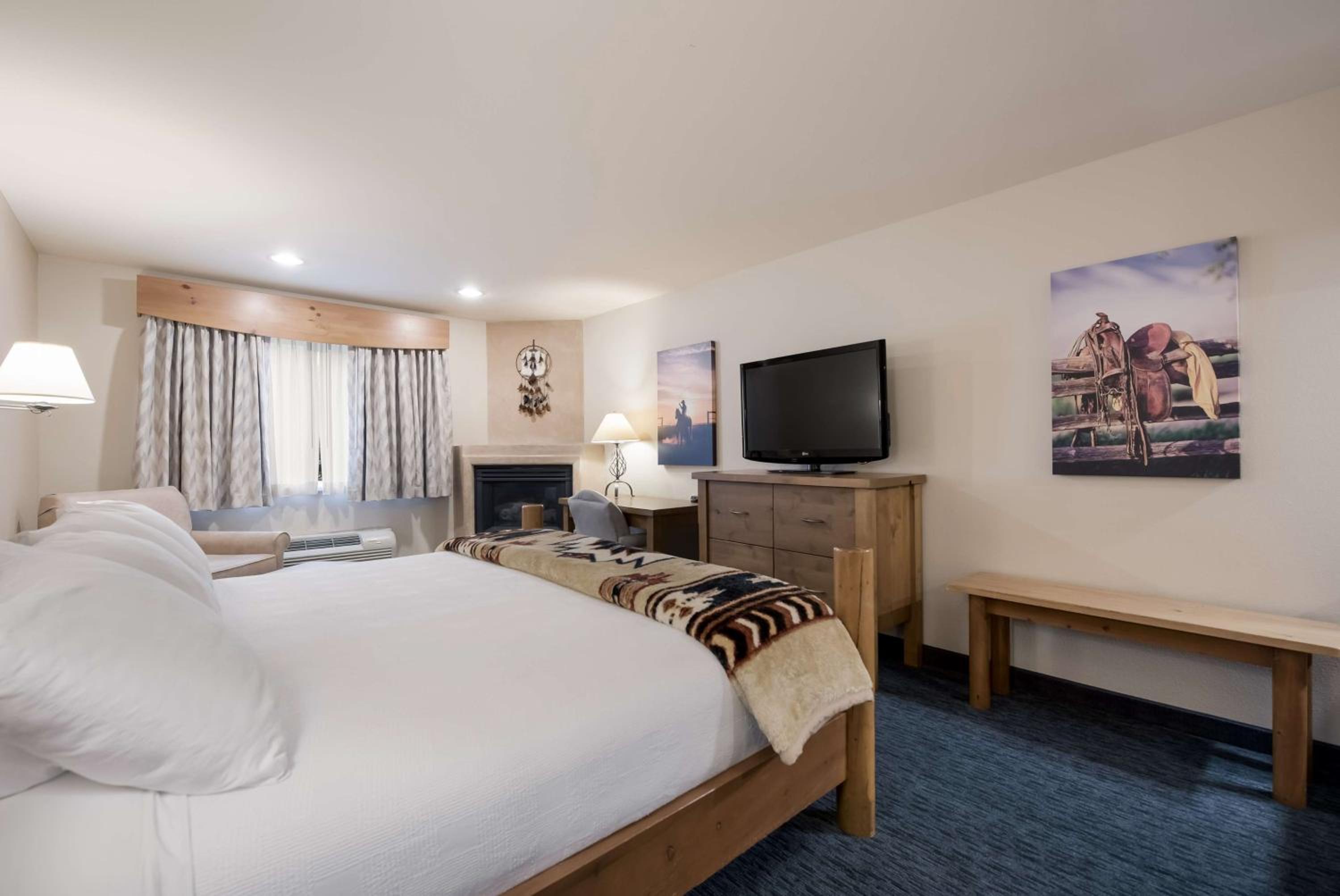 King Room with City View - Non-Smoking photo 2