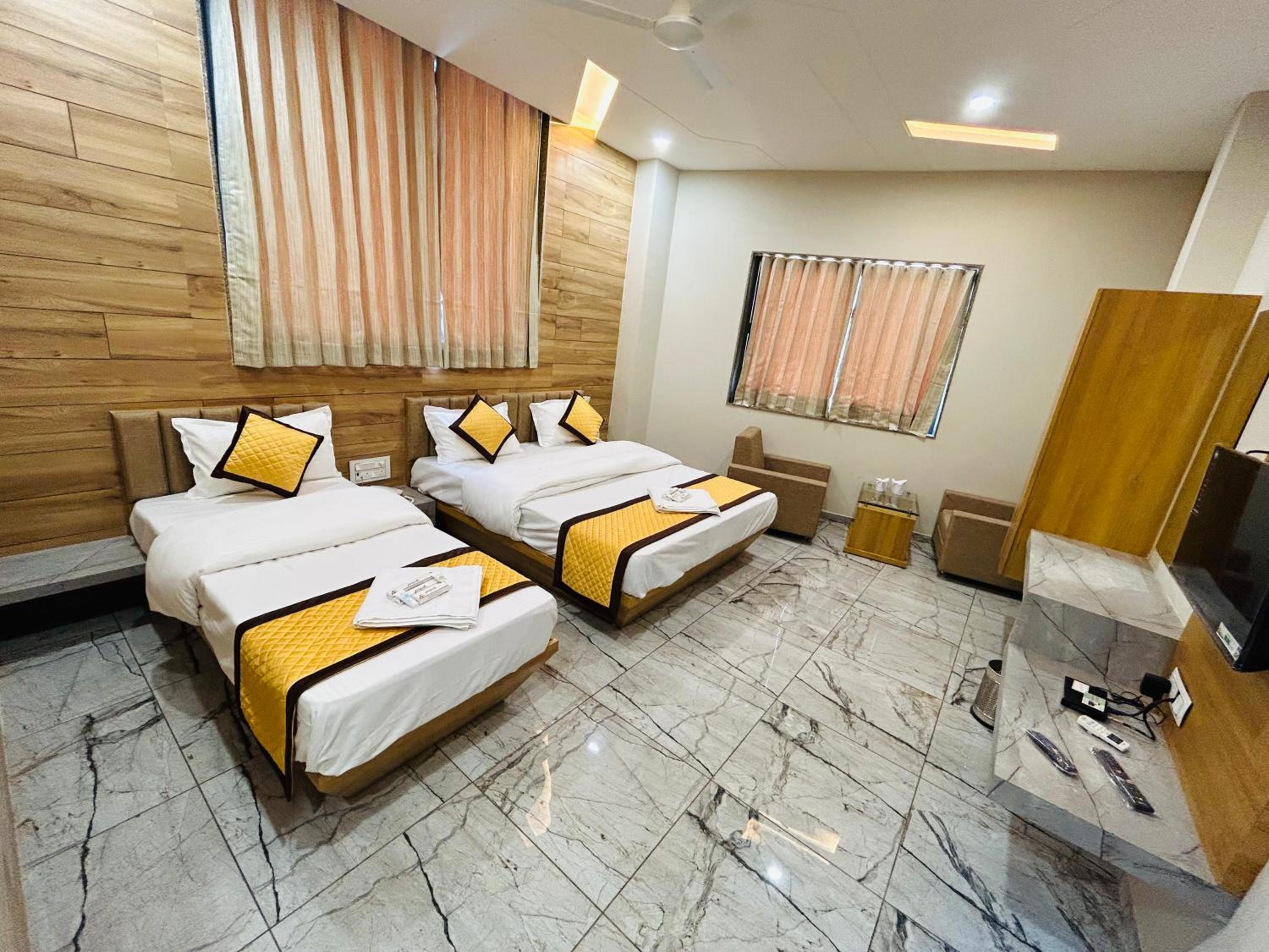 Deluxe Triple Room photo 2