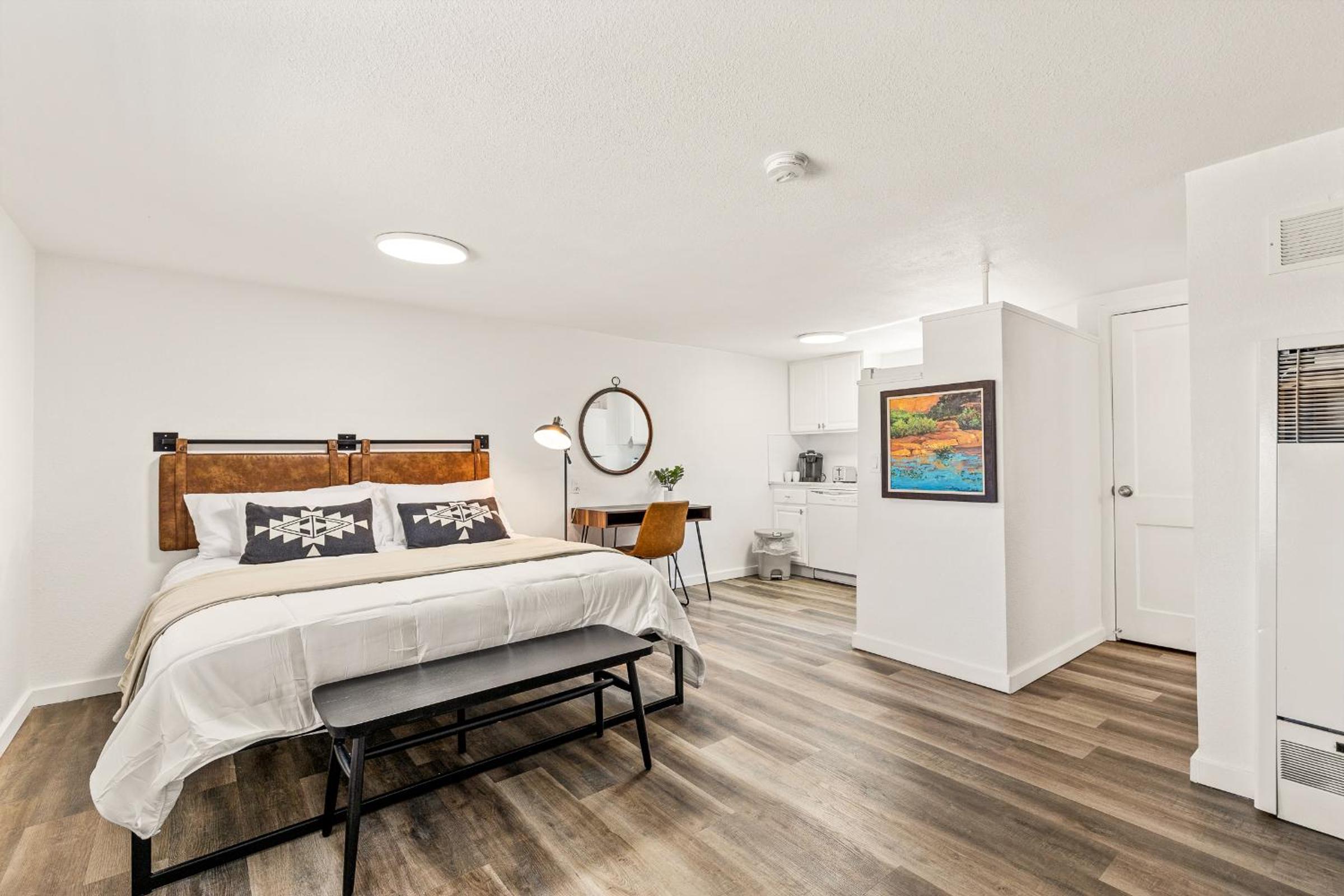 One-Bedroom Apartment photo 2