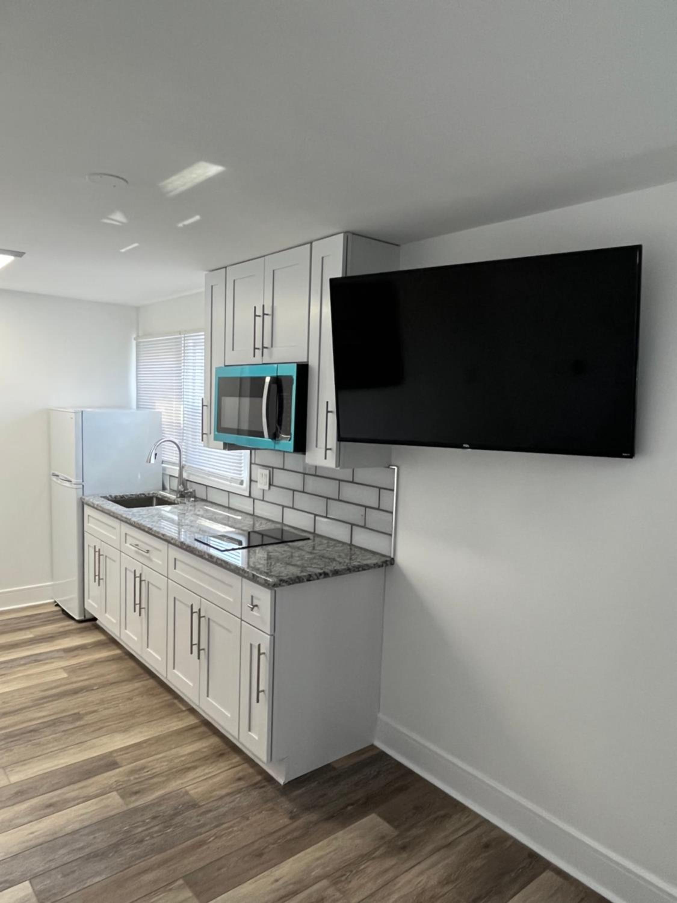 Studio Apartment - Photo 17