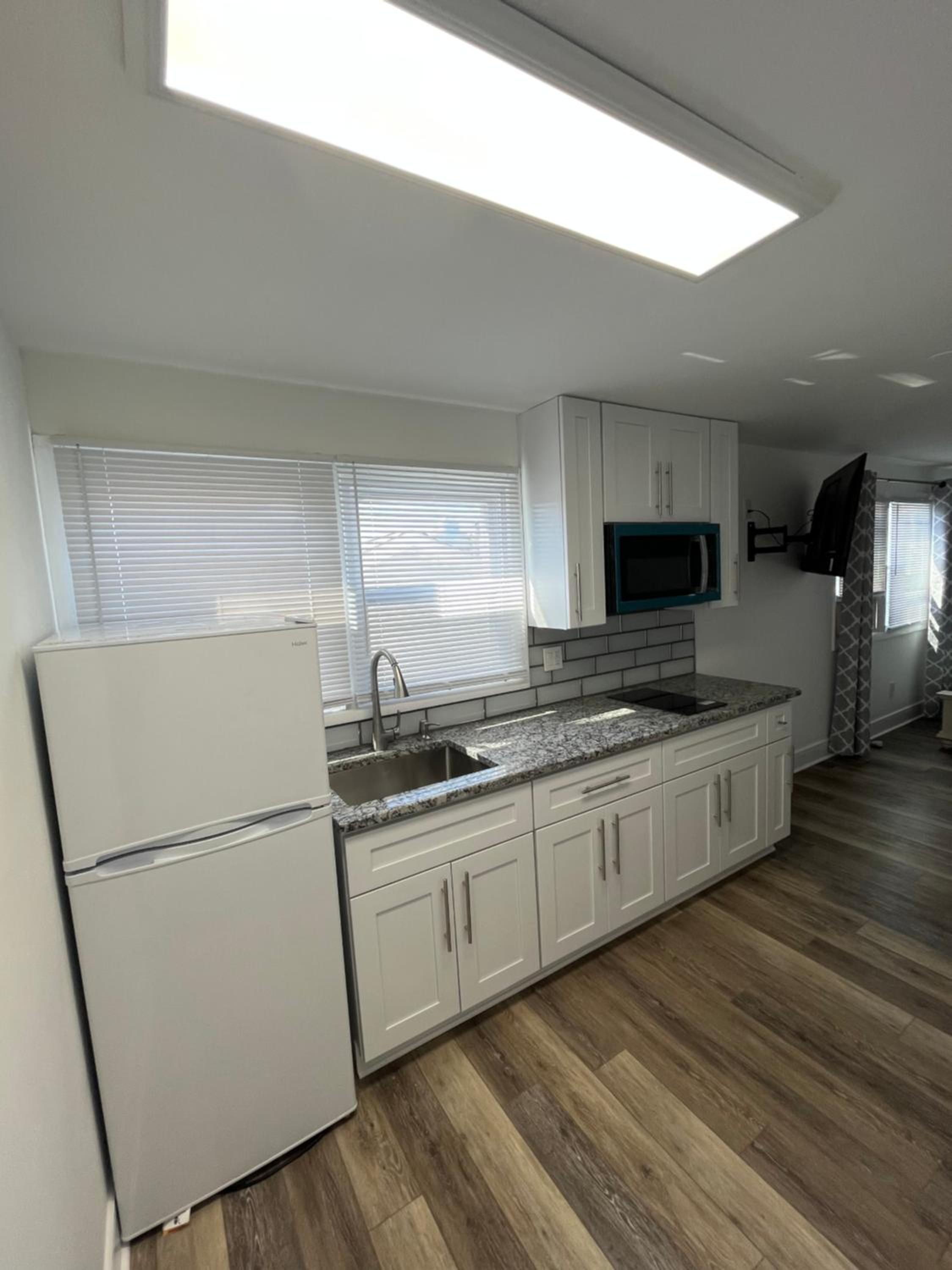 Studio Apartment - Photo 11
