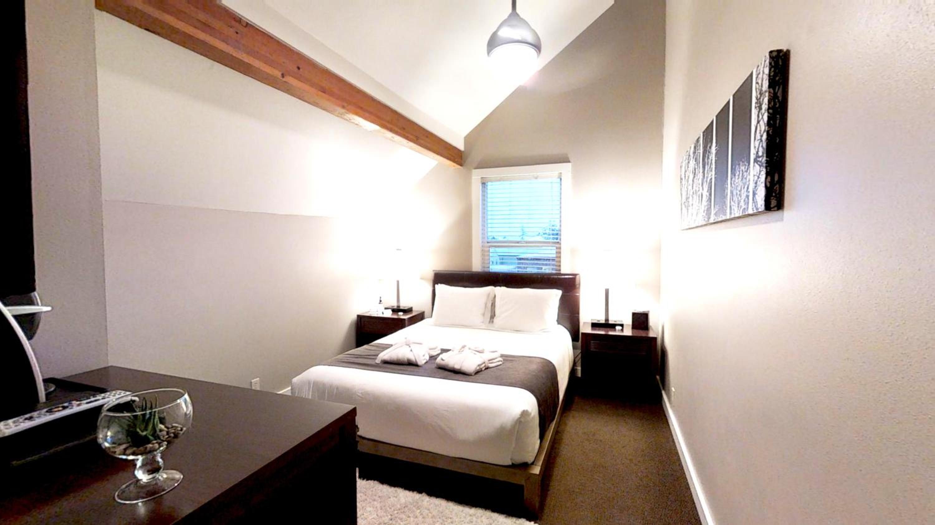 Standard Queen Room photo 2