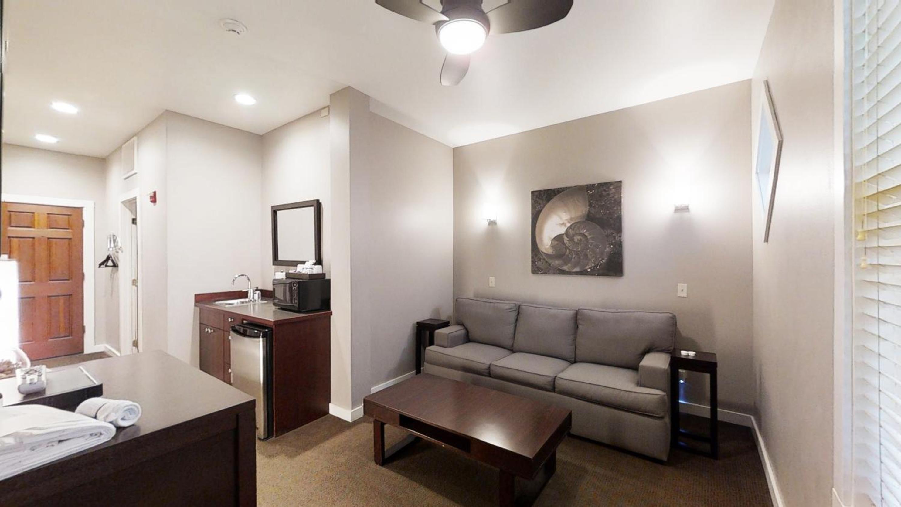 Deluxe King Room with Spa Bath